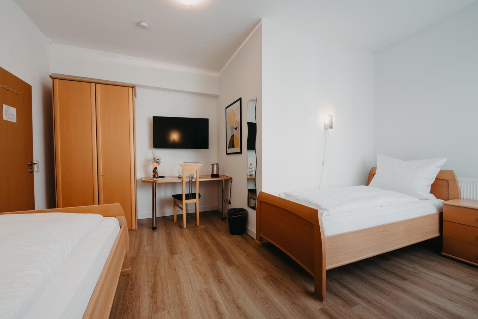 Twin Room with Bathroom photo 1