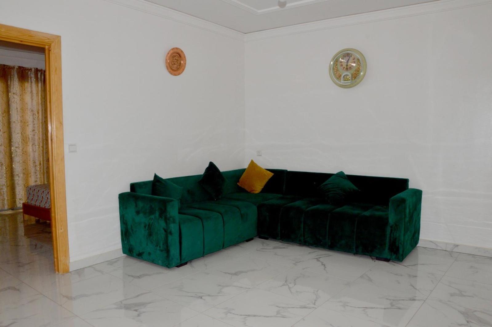 One-Bedroom Apartment photo 1
