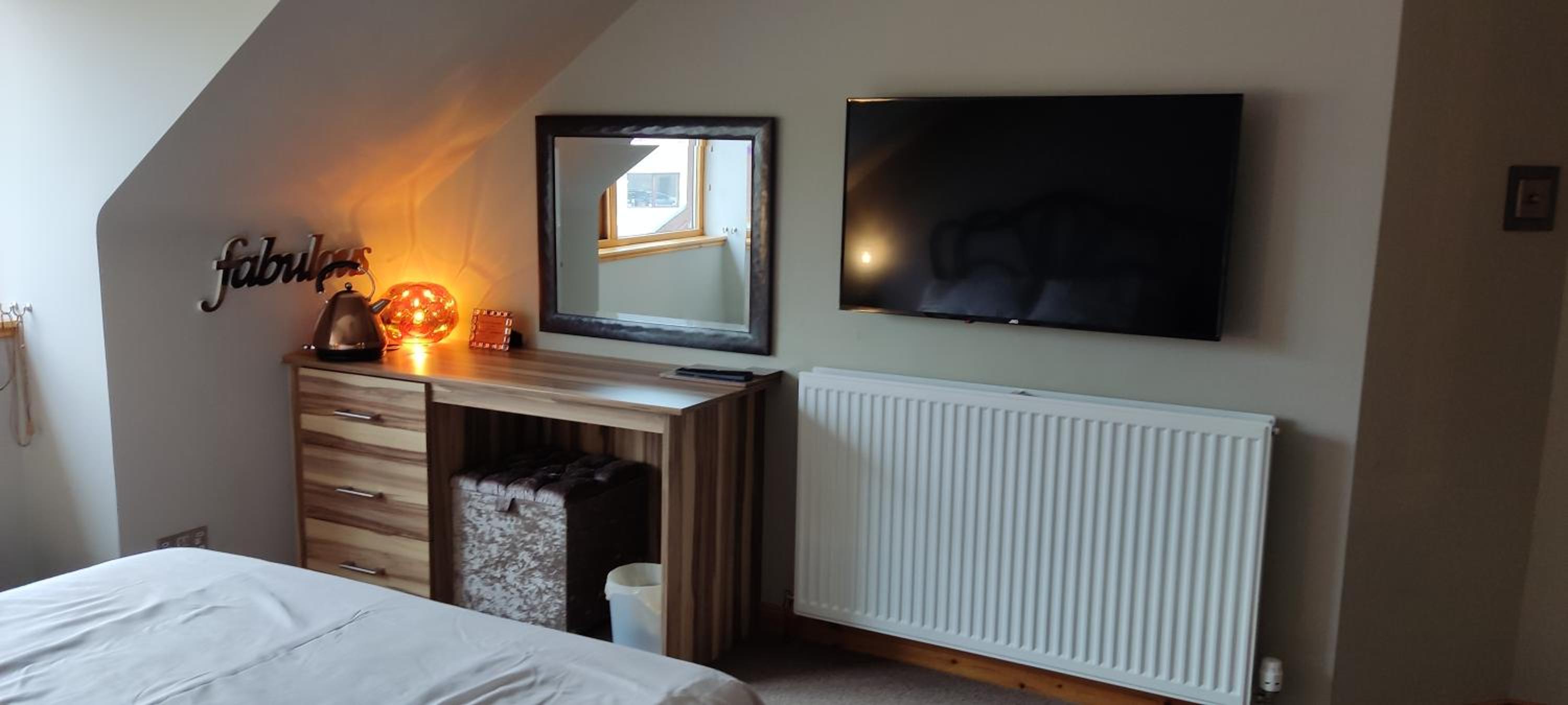 Large Double Room - Photo 5