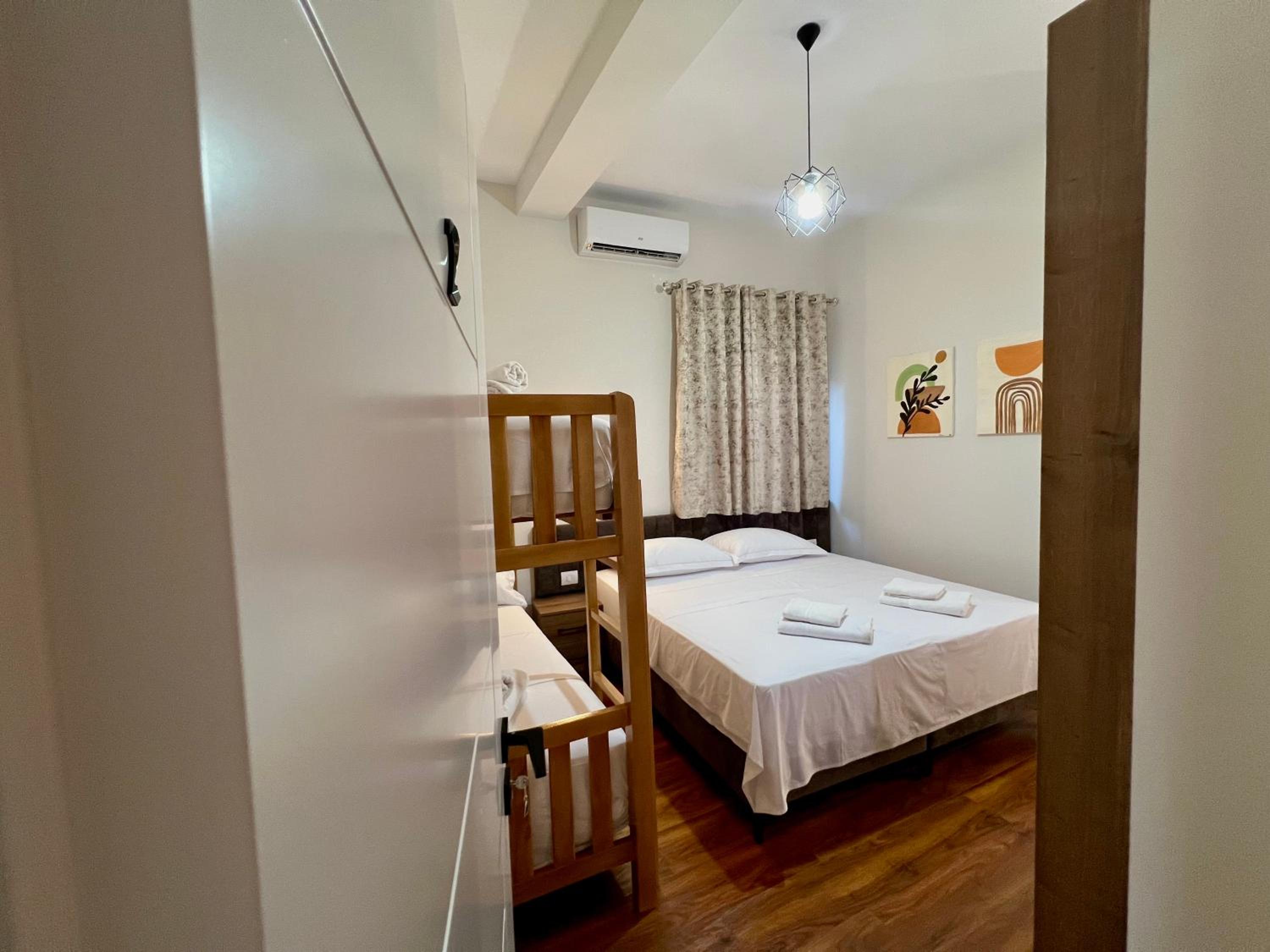 Quadruple Room with Private Bathroom photo 3