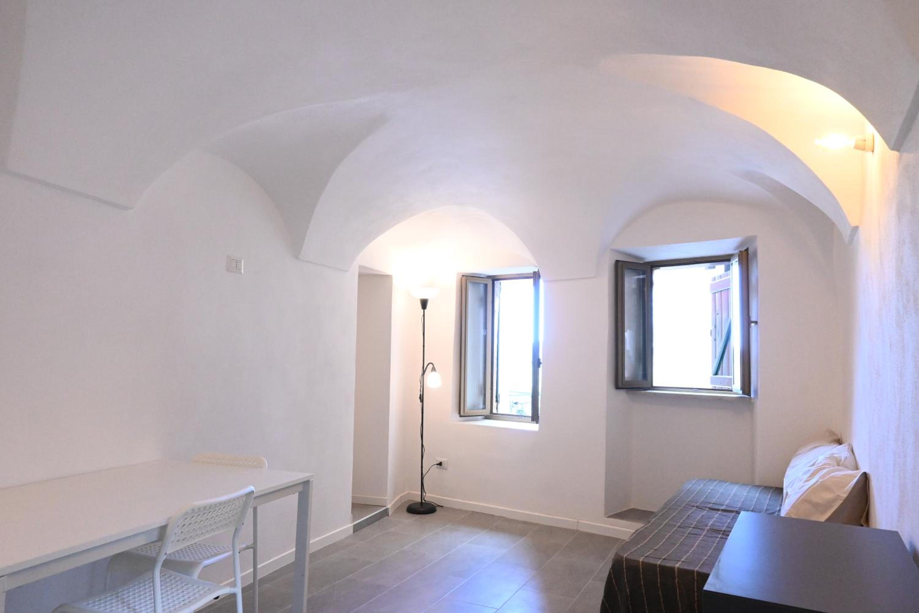 One-Bedroom Apartment photo 1
