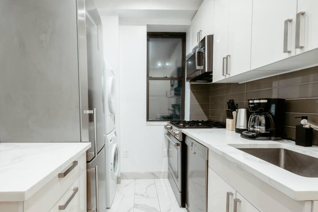 Three-Bedroom Apartment photo 2