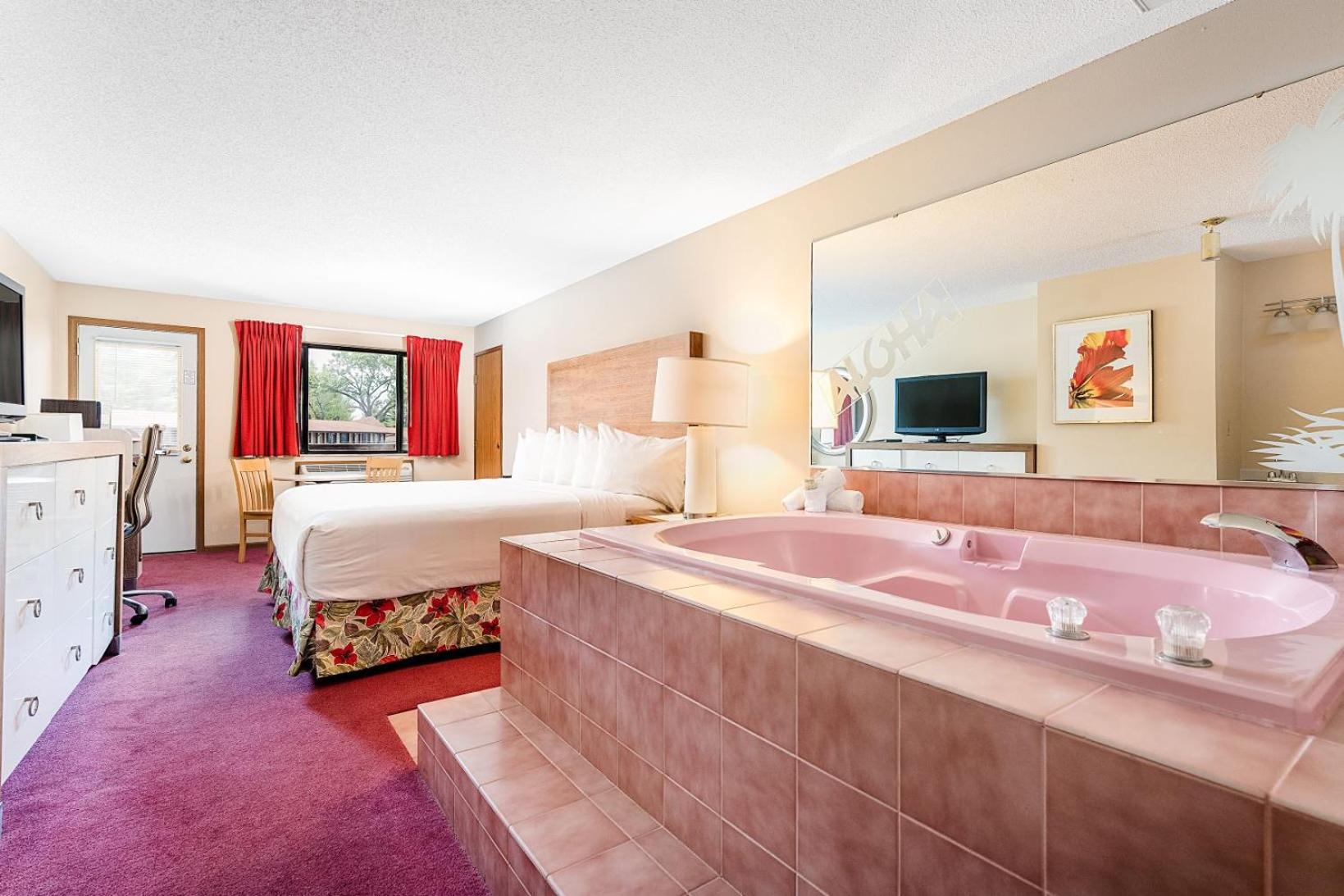Jacuzzi King Room with Balcony 