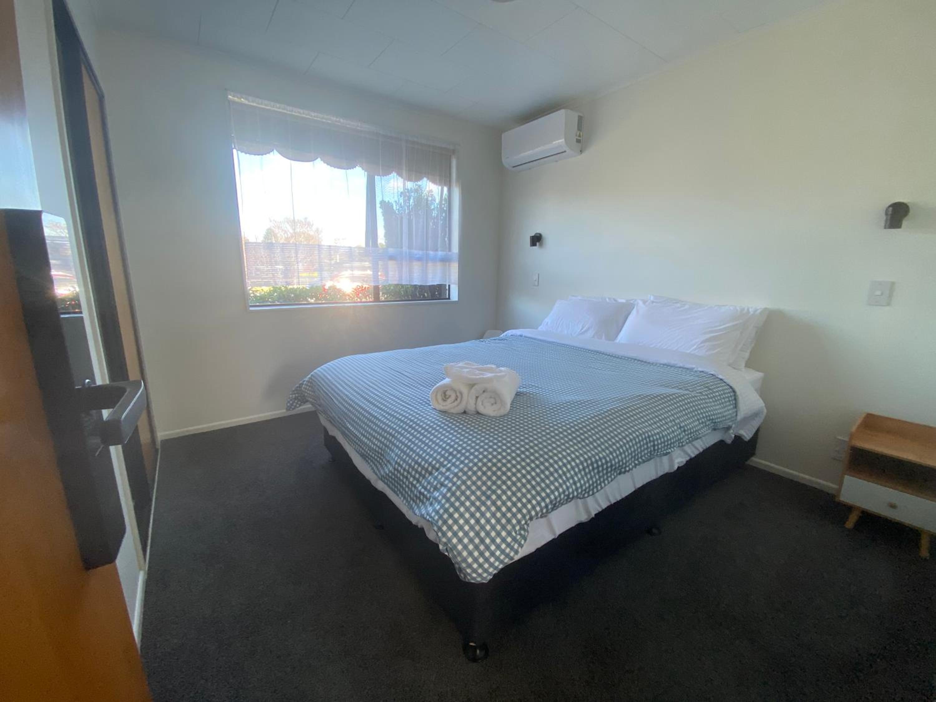 Budget Double Room photo 3