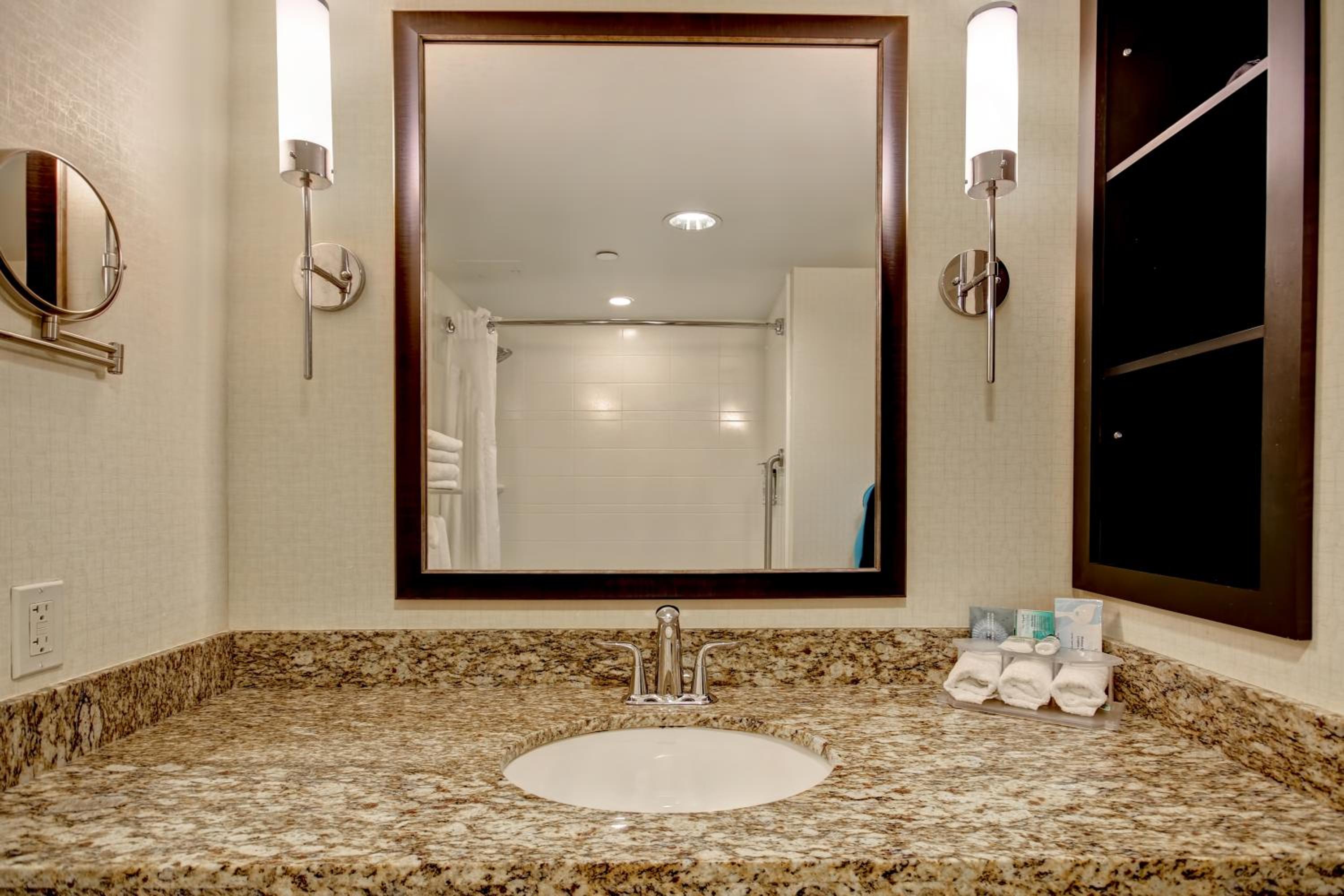 King Feature Room with Jetted Tub