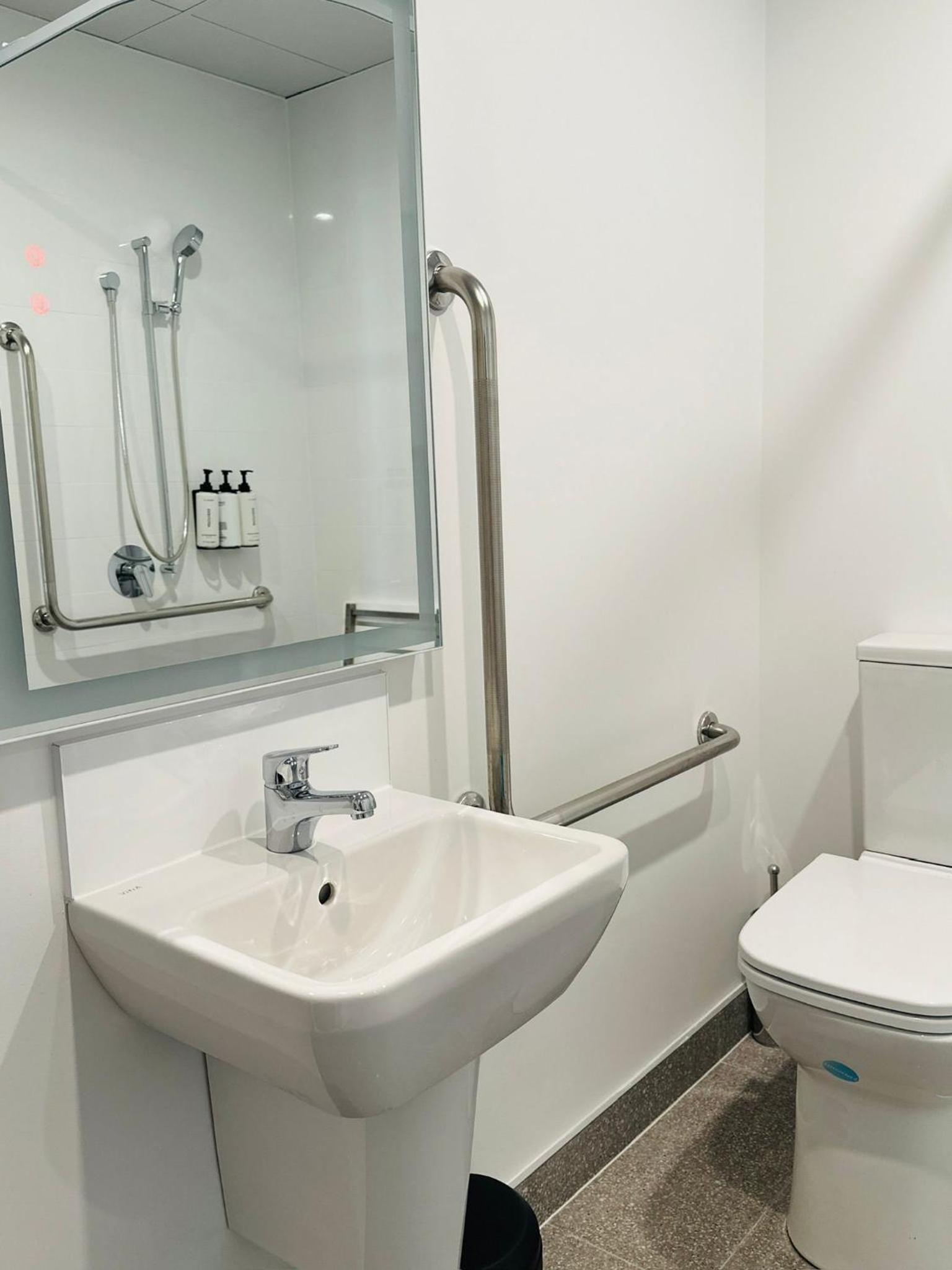 Studio Apartment - Accessible - Photo 6