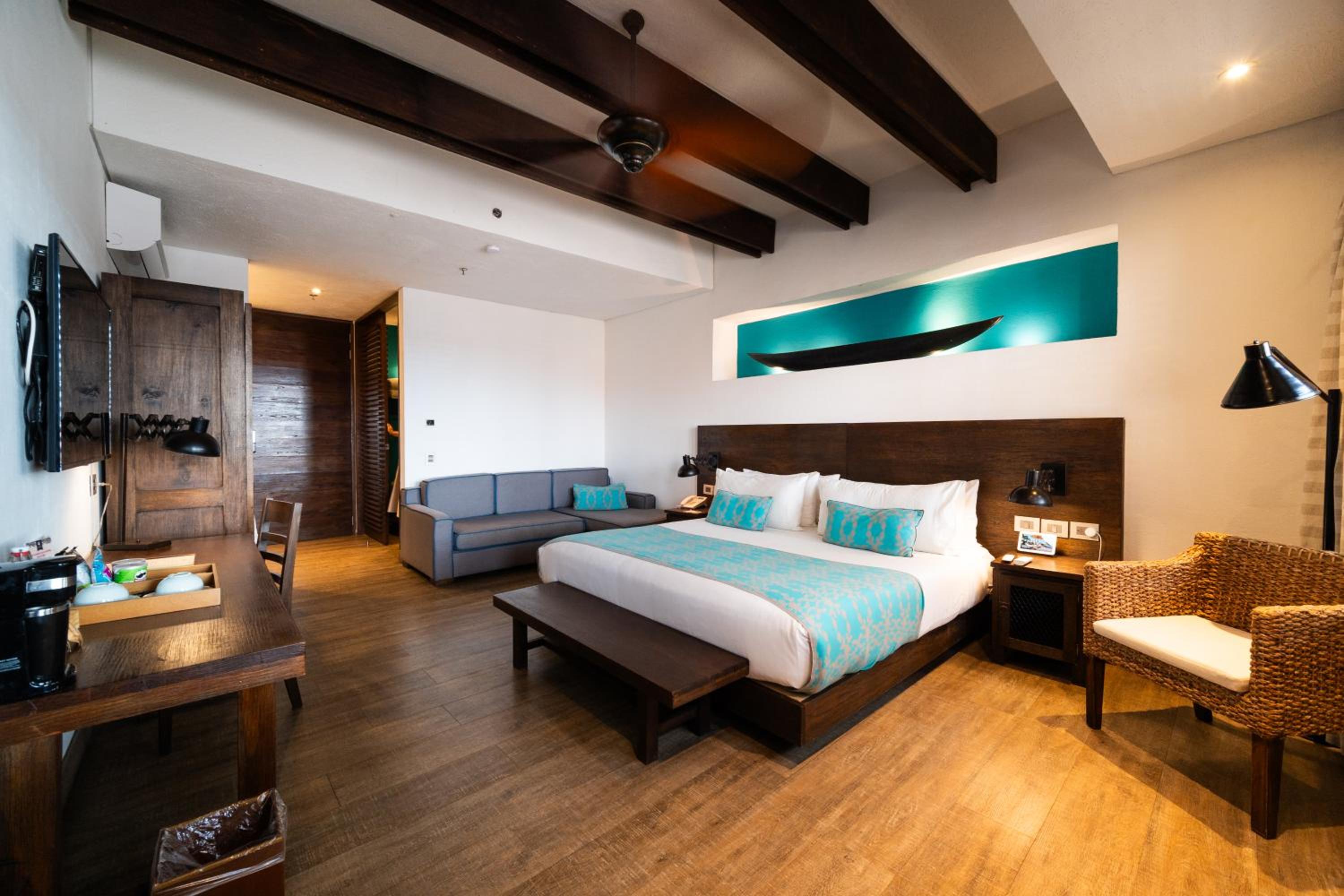 Superior Deluxe Double Room  photo 2
