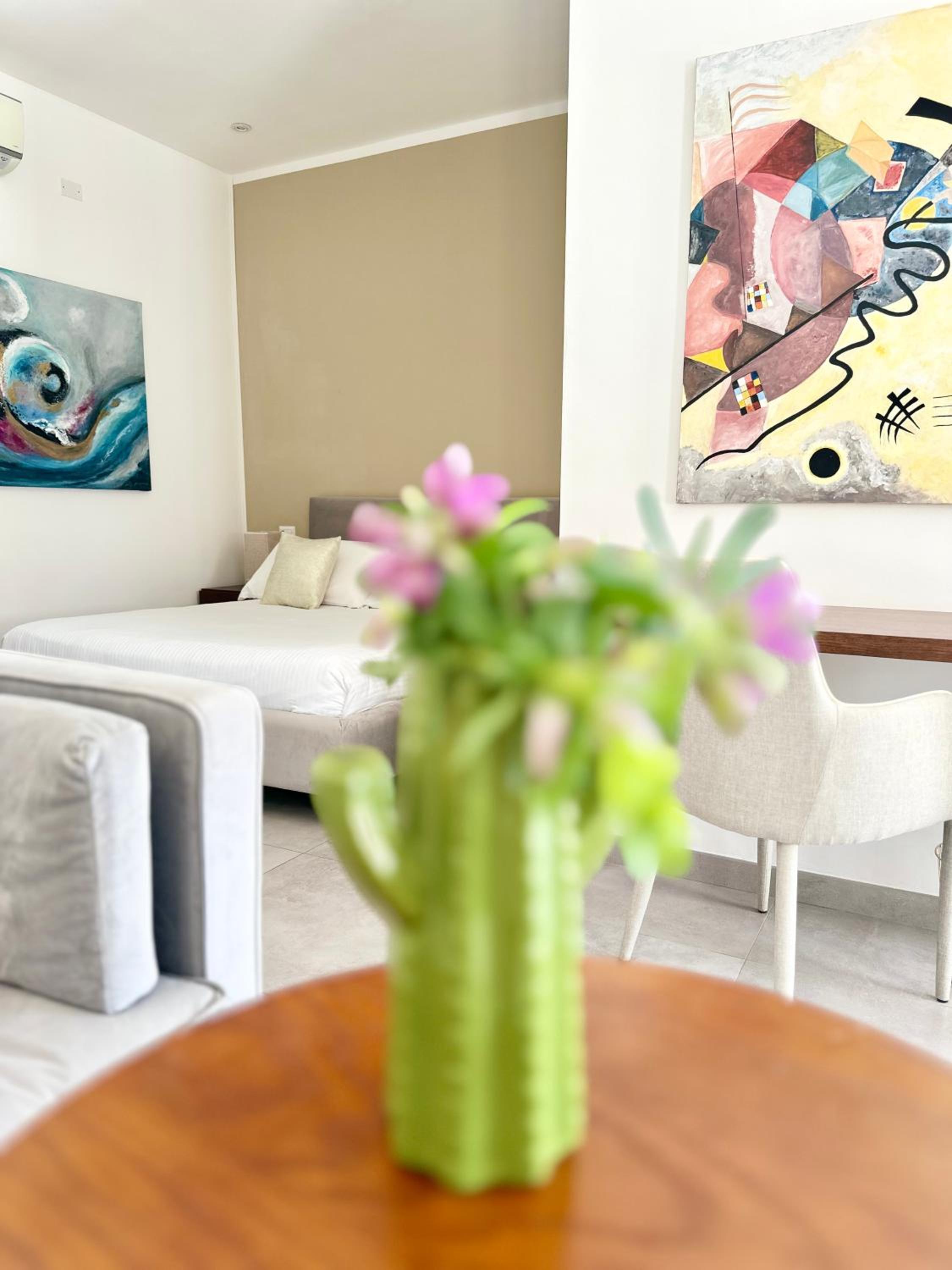 Double Room with Balcony - Photo 4
