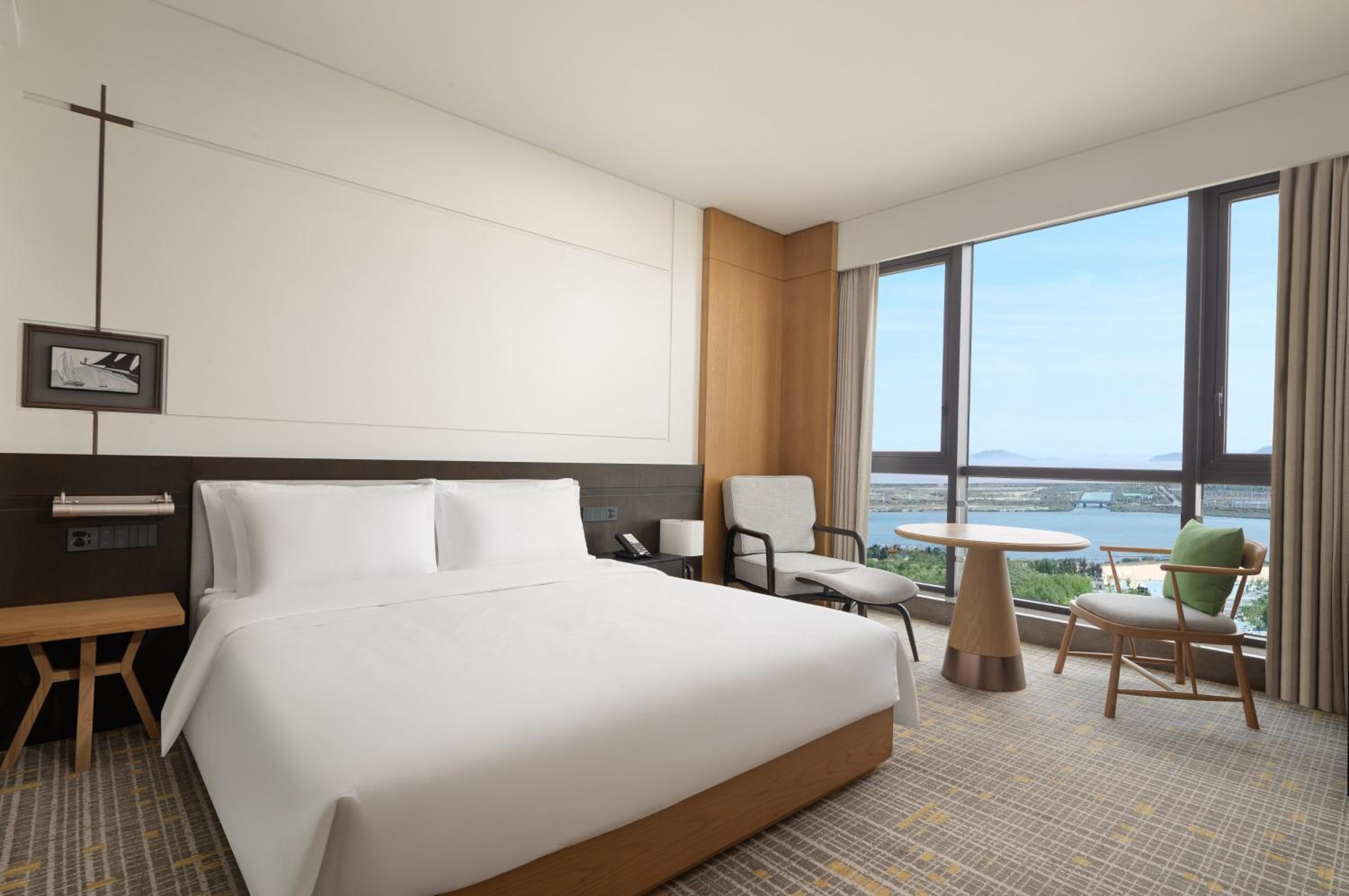 Standard King Room with City View photo 1