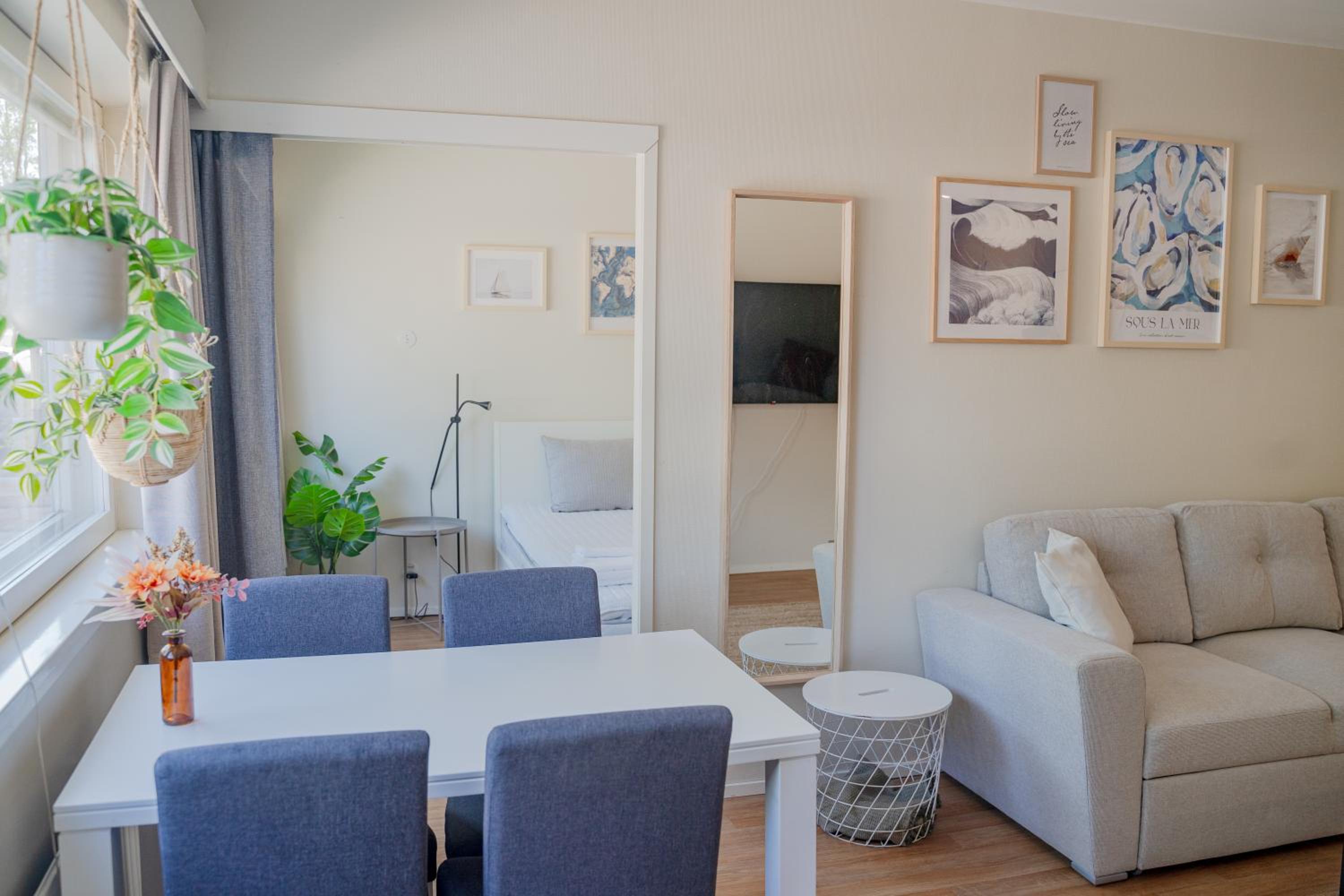 One-Bedroom Apartment photo 1