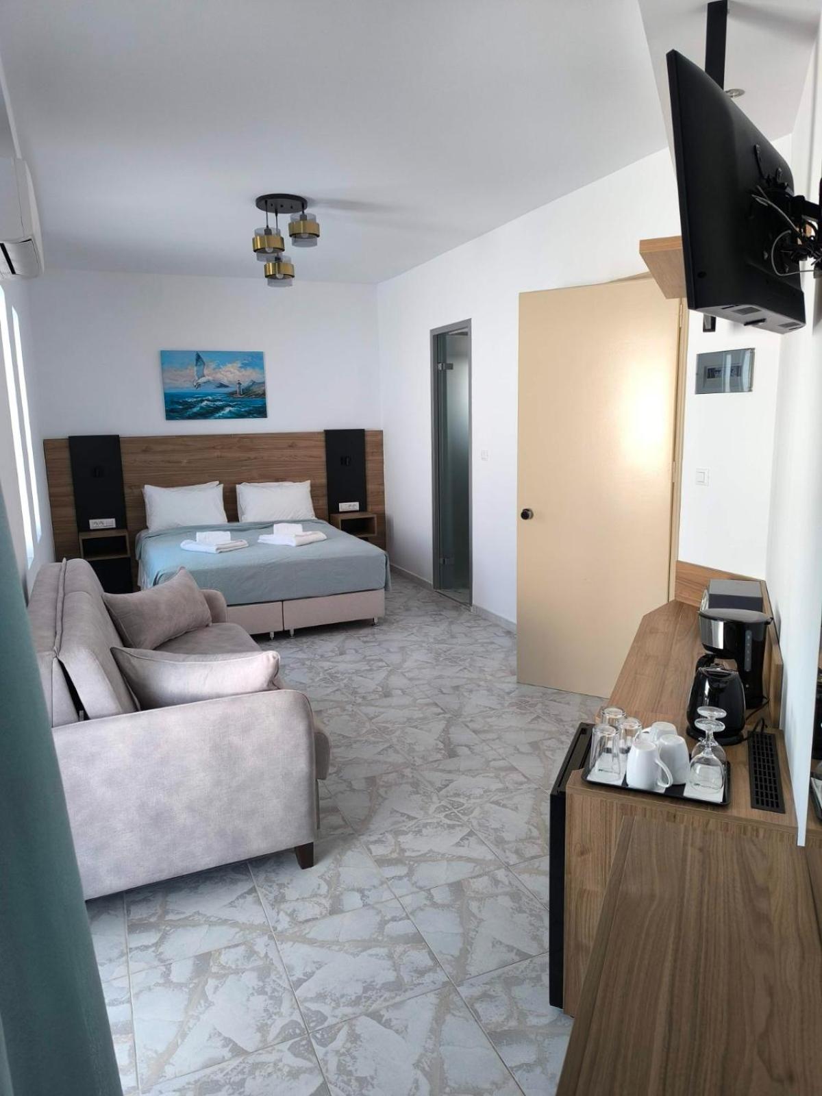 Deluxe Family Room