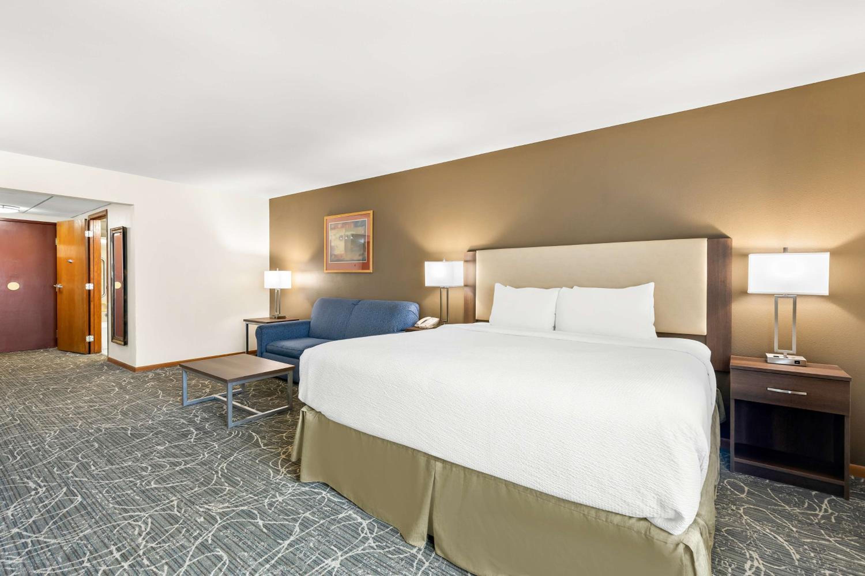 King Room with Bath Tub - Mobility Access Room/Non-Smoking - Photo 2