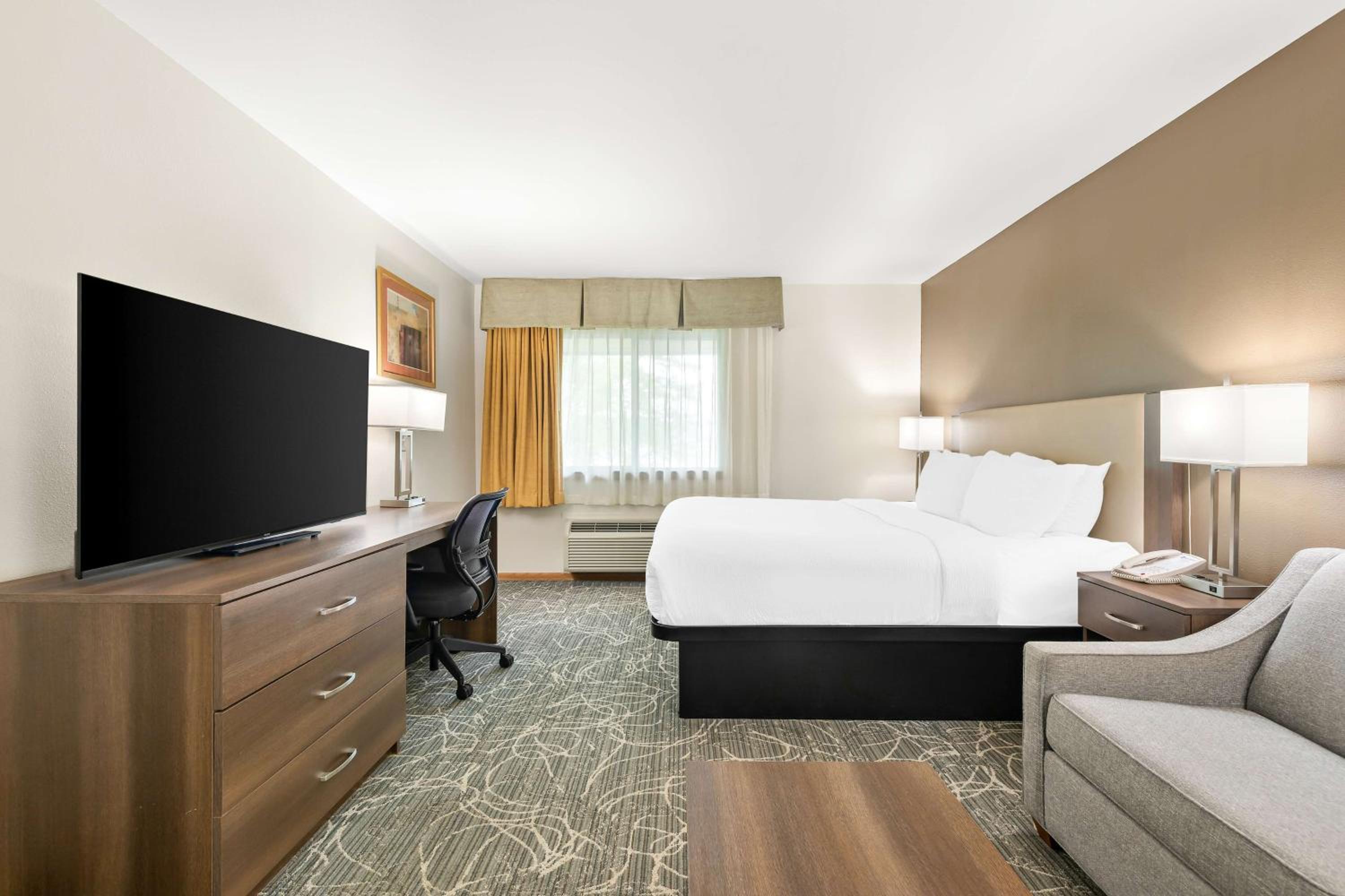 King Room with Sofa Bed - Non-Smoking - Photo 1