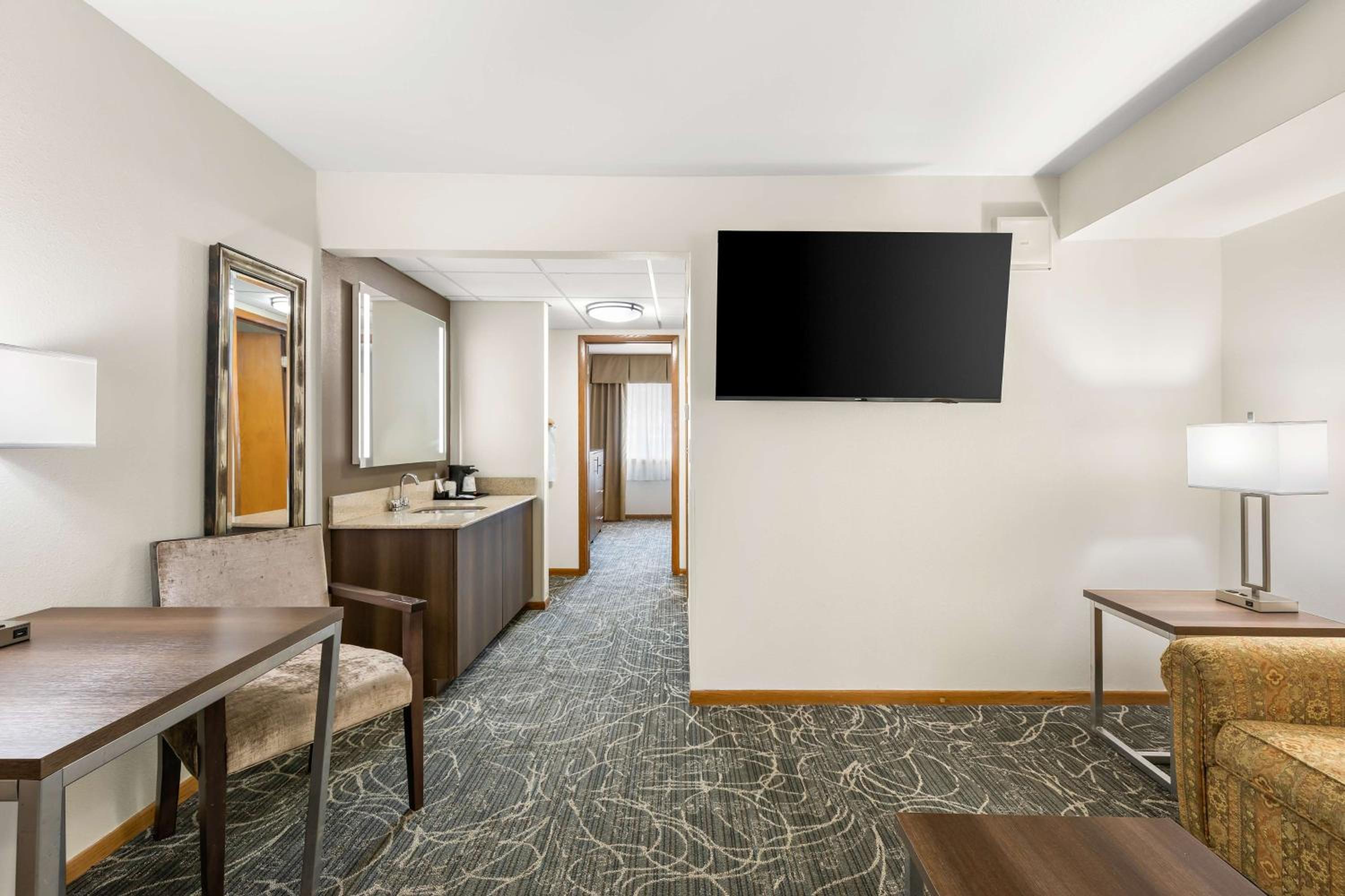 One-Bedroom King Suite with Sofa Bed - Non-Smoking - Photo 1