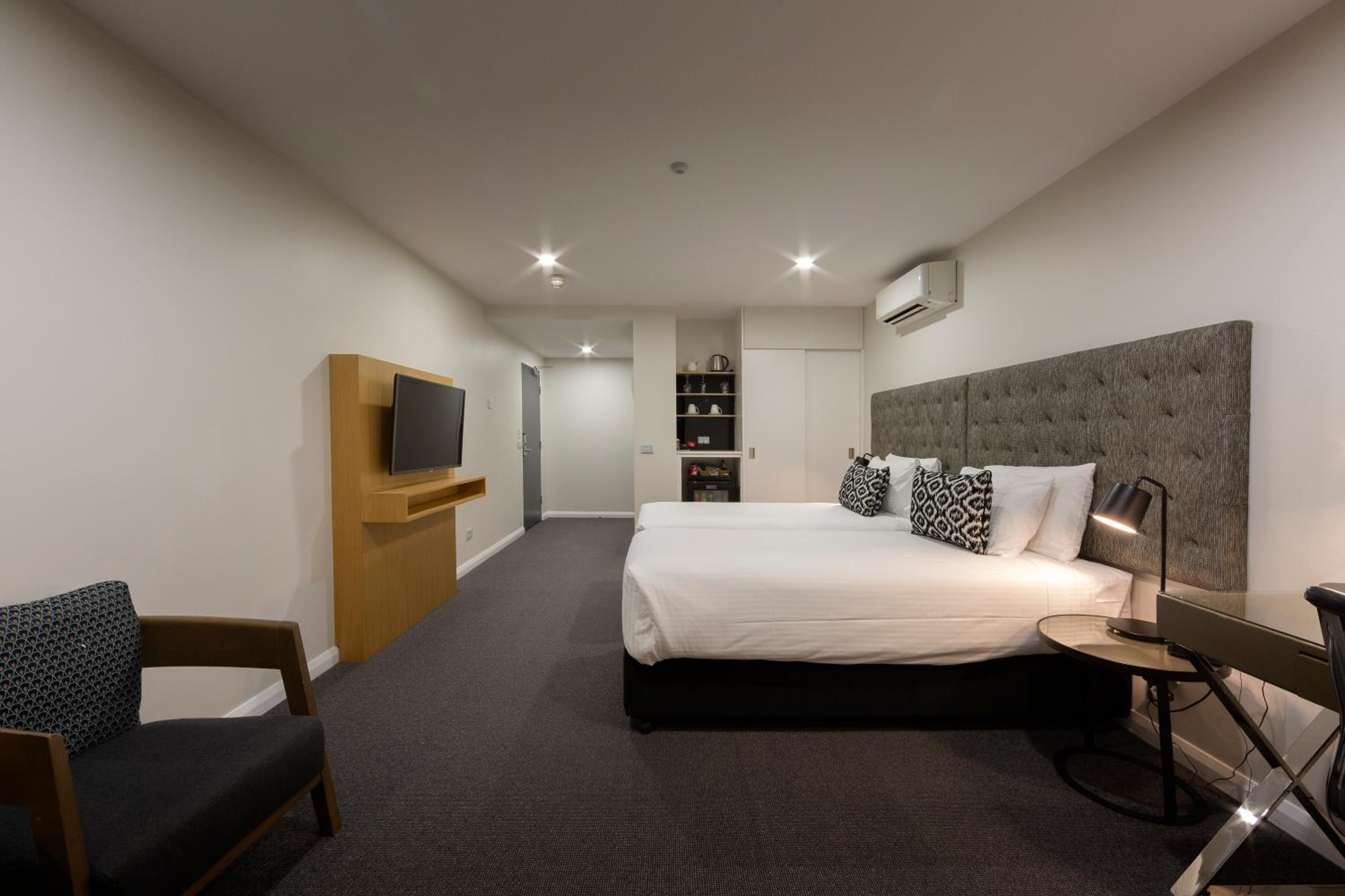 Superior King Room with Balcony photo 2