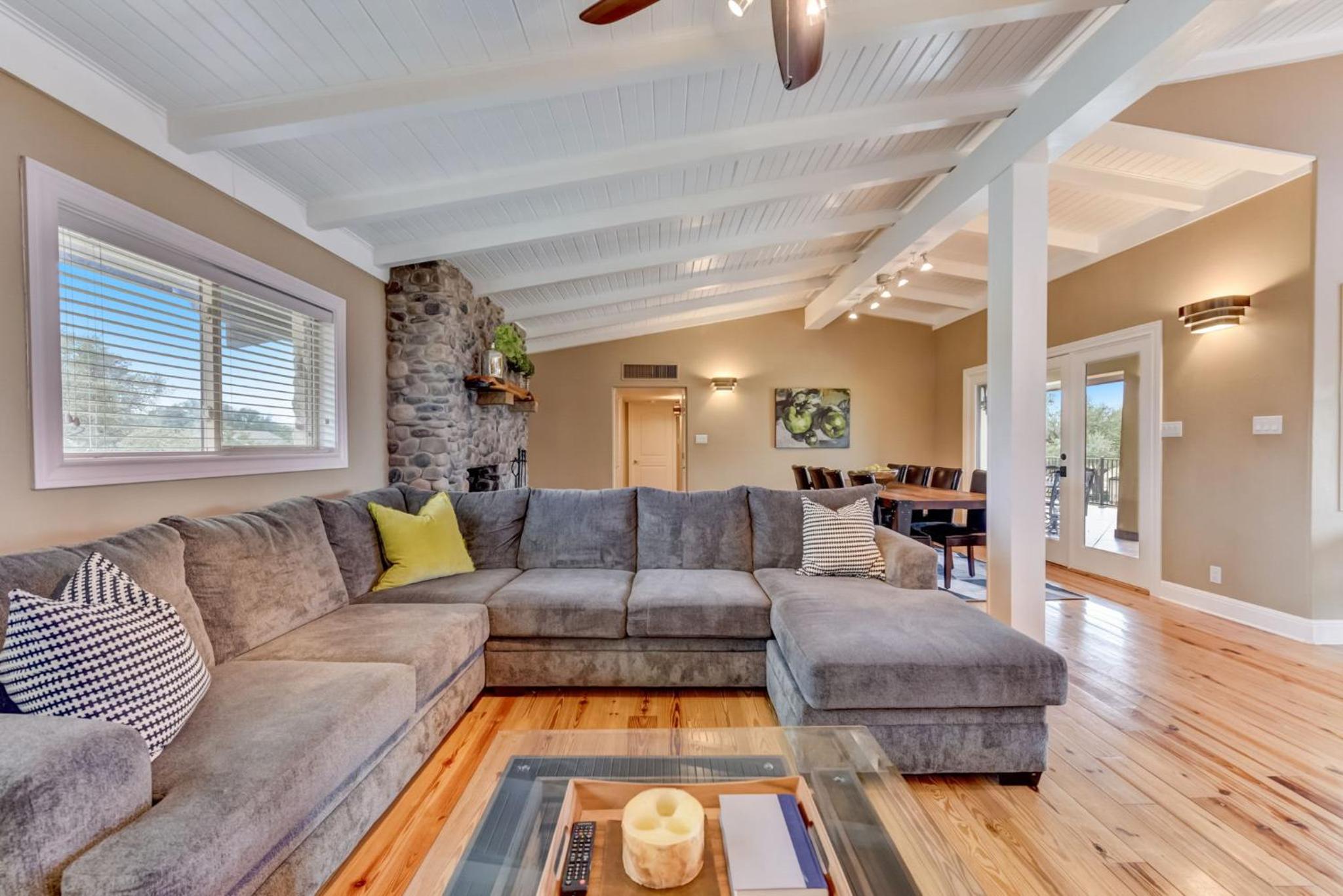Five-Bedroom House photo 1