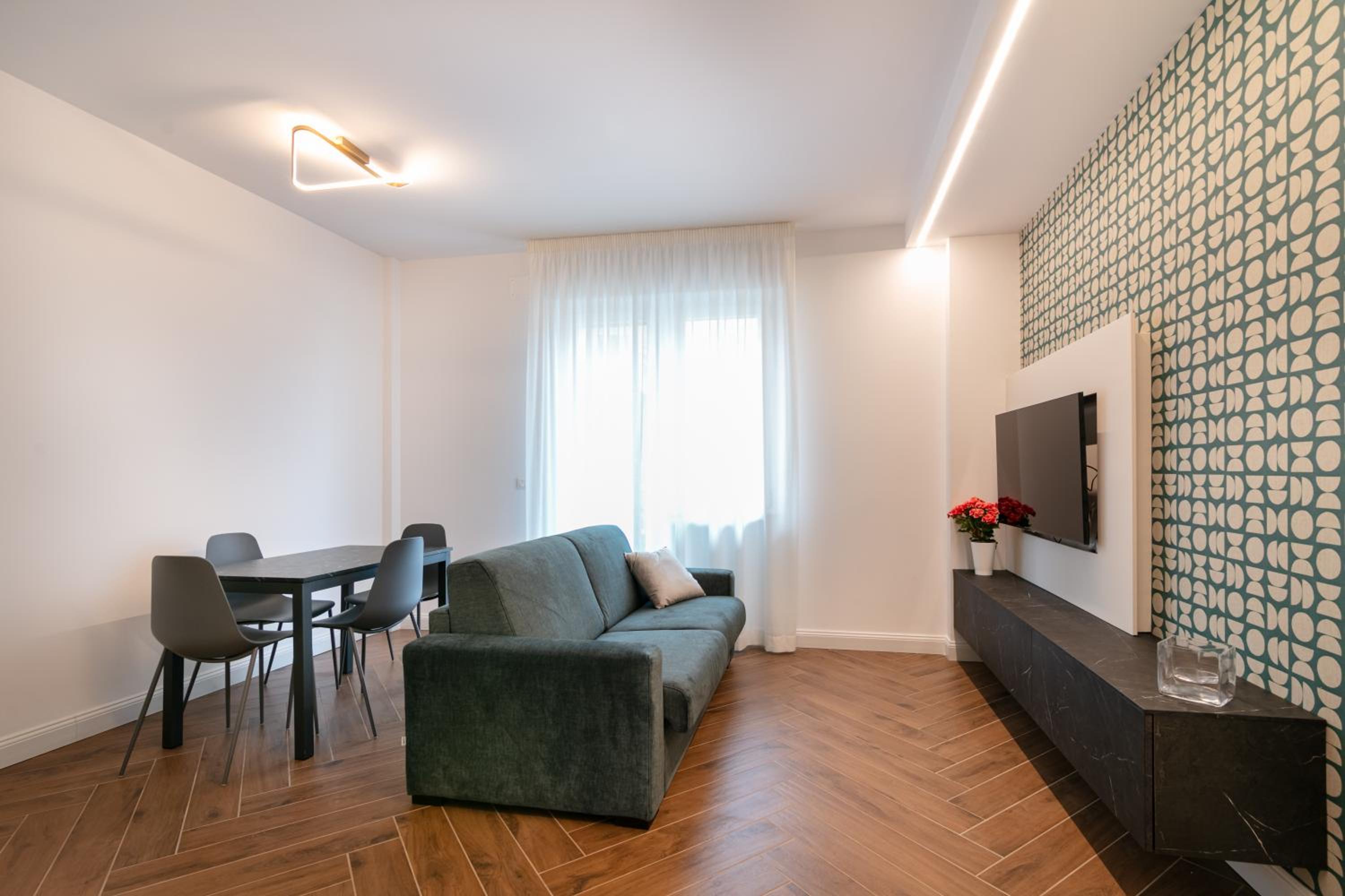 One-Bedroom Apartment photo 1