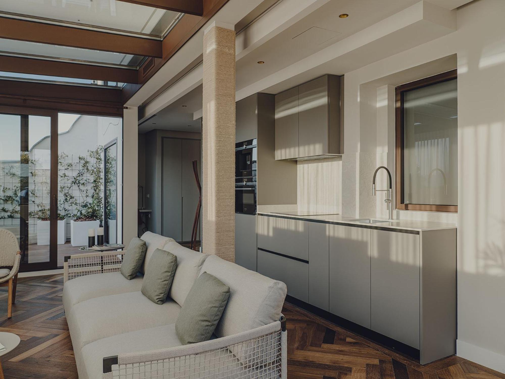 Penthouse Apartment - Photo 2