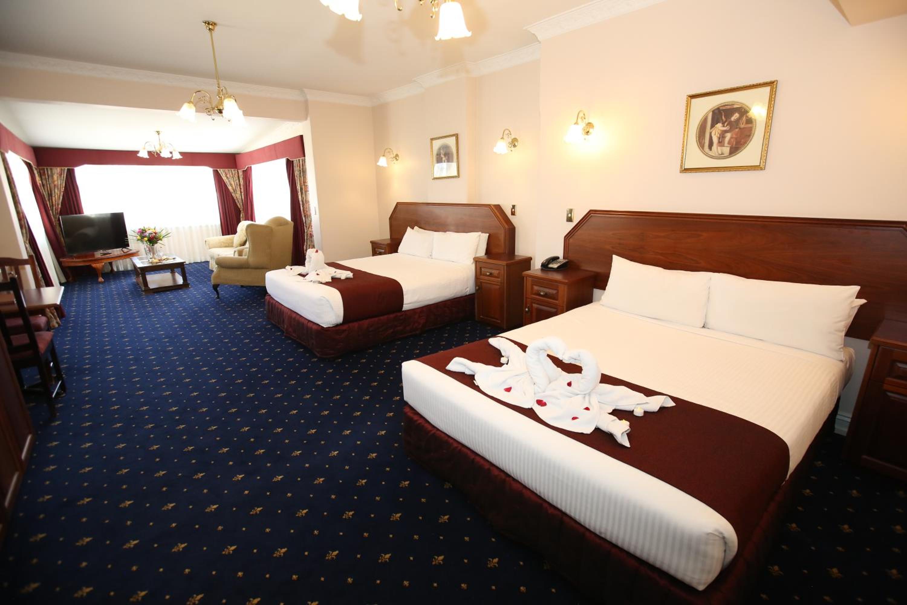 Royal Suite with Spa Bath - Photo 13