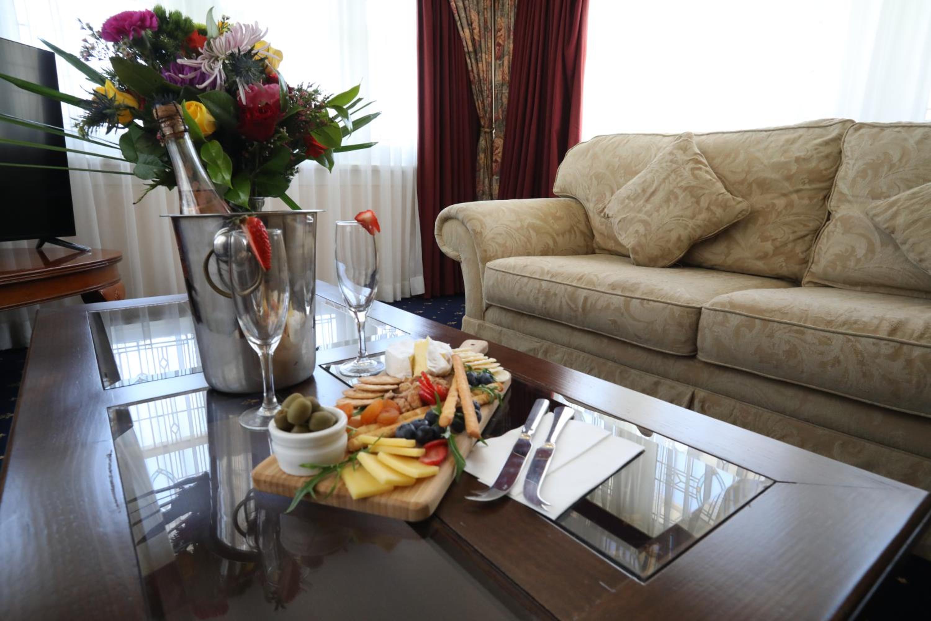 Royal Suite with Spa Bath - Photo 11