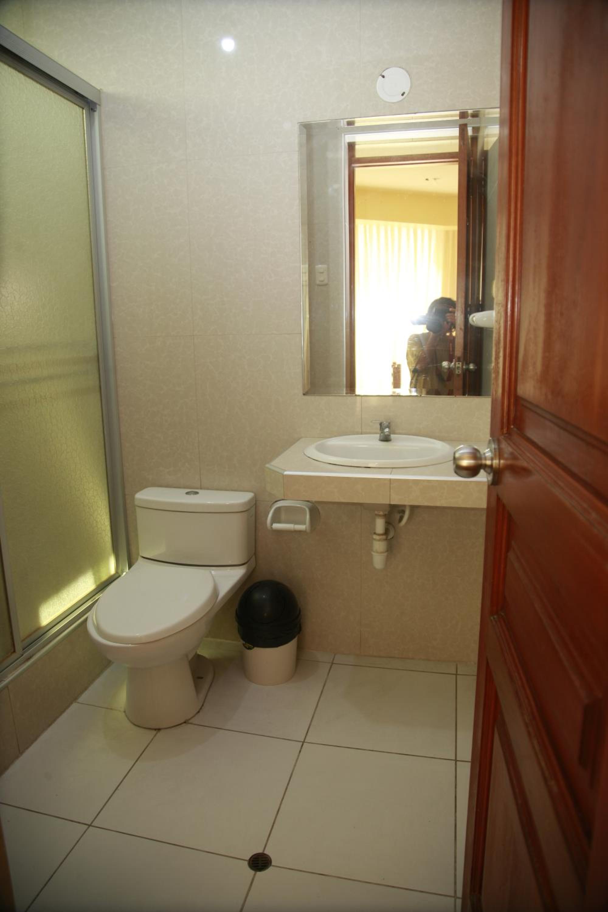 Family Room with Private Bathroom photo 3