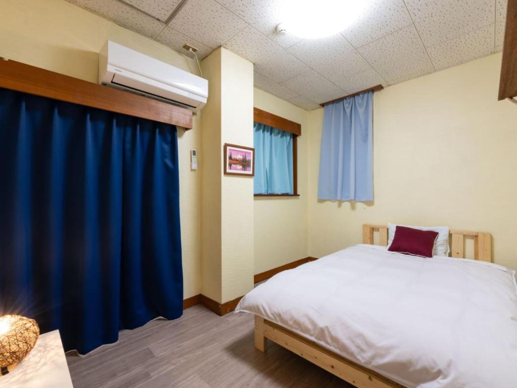 Single Room with Shared Bathroom photo 1
