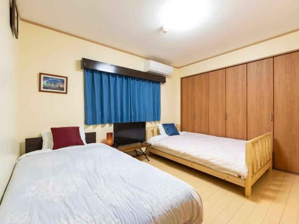 Twin Room with Shared Bathroom - Photo 1