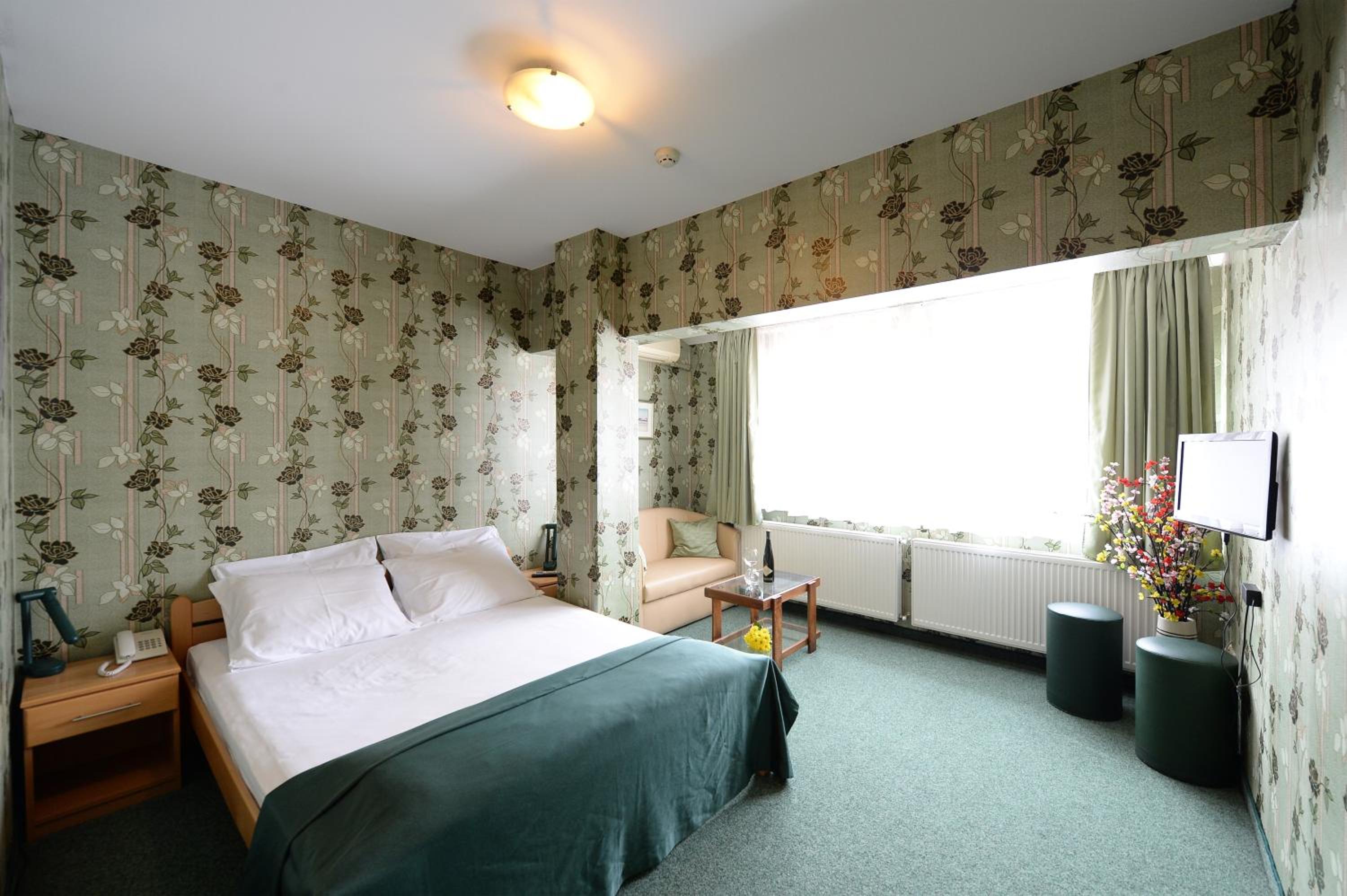 Superior Double Room with Spa Bath photo 3