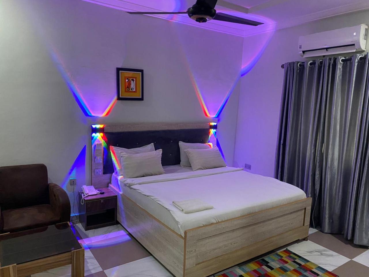 Single Room photo 1
