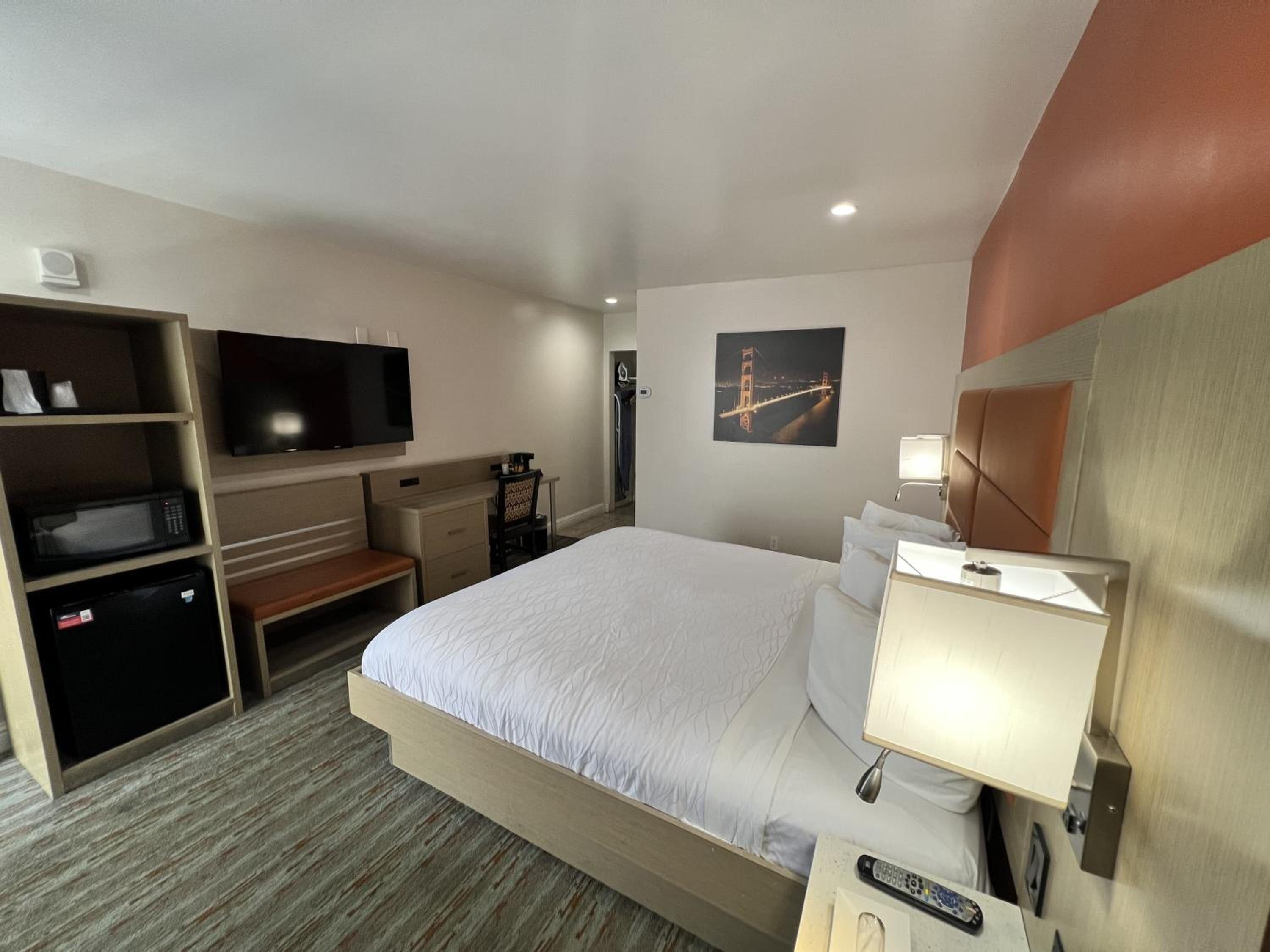 Standard King Room - Photo 4