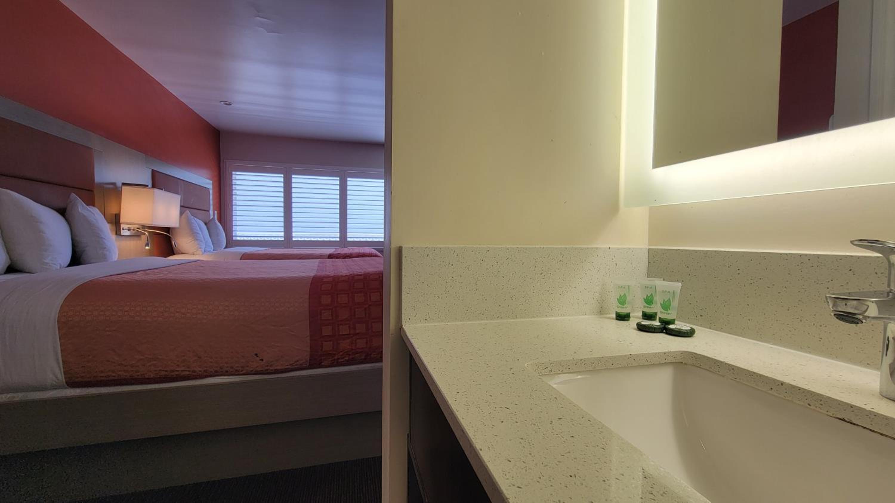 Premium Queen/Queen Room - Photo 2