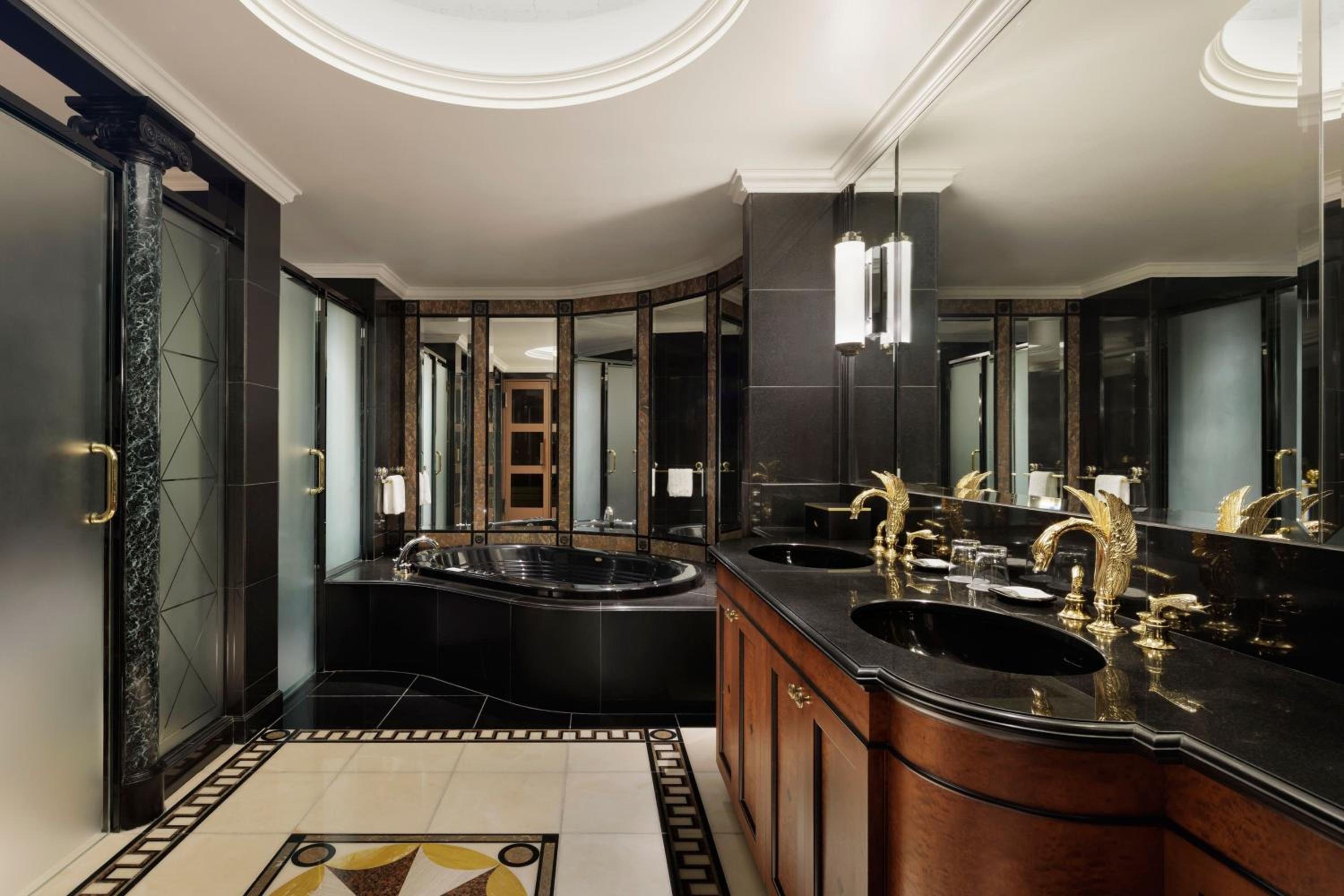 One-Bedroom Presidential King Suite – Club Lounge Access photo