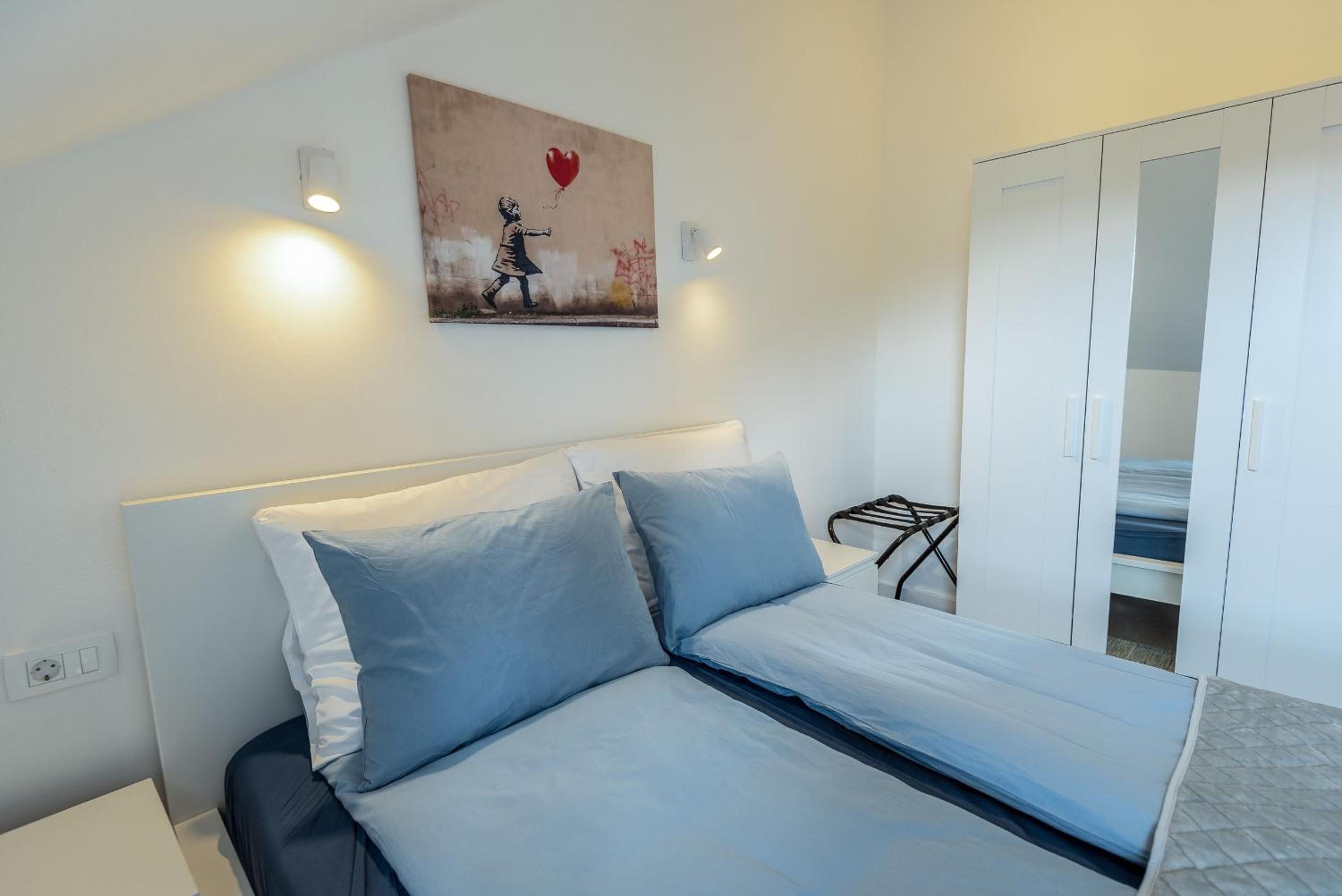 Three-Bedroom House photo 3