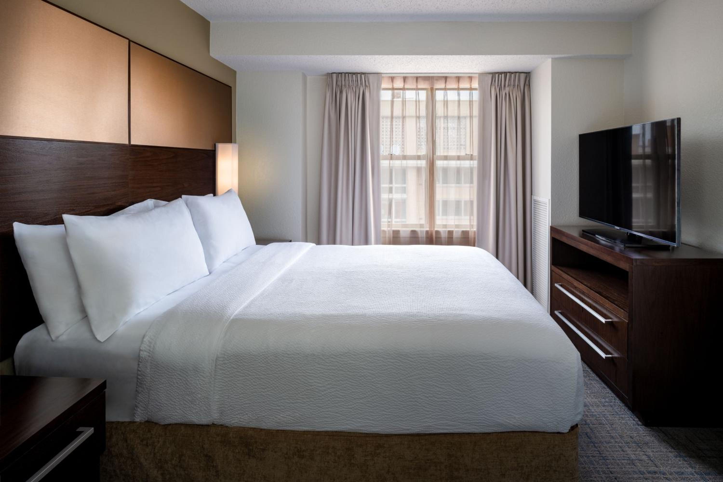 One-Bedroom Queen Suite with Sofa Bed - Photo 1