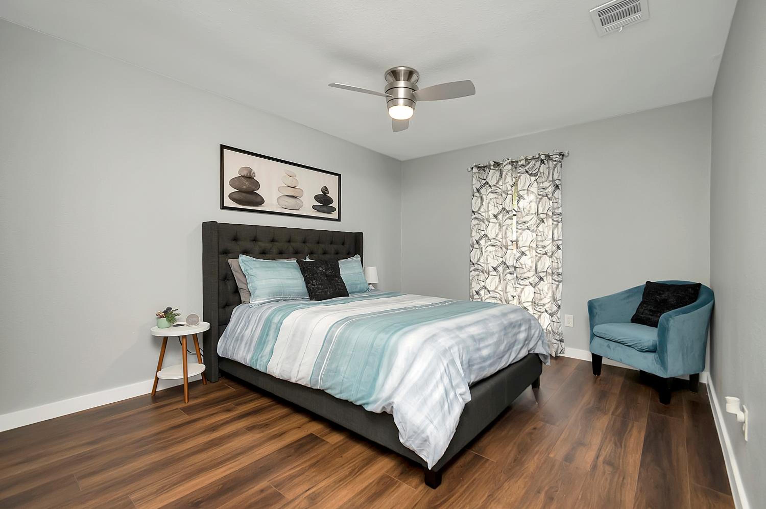 Three-Bedroom House photo 2