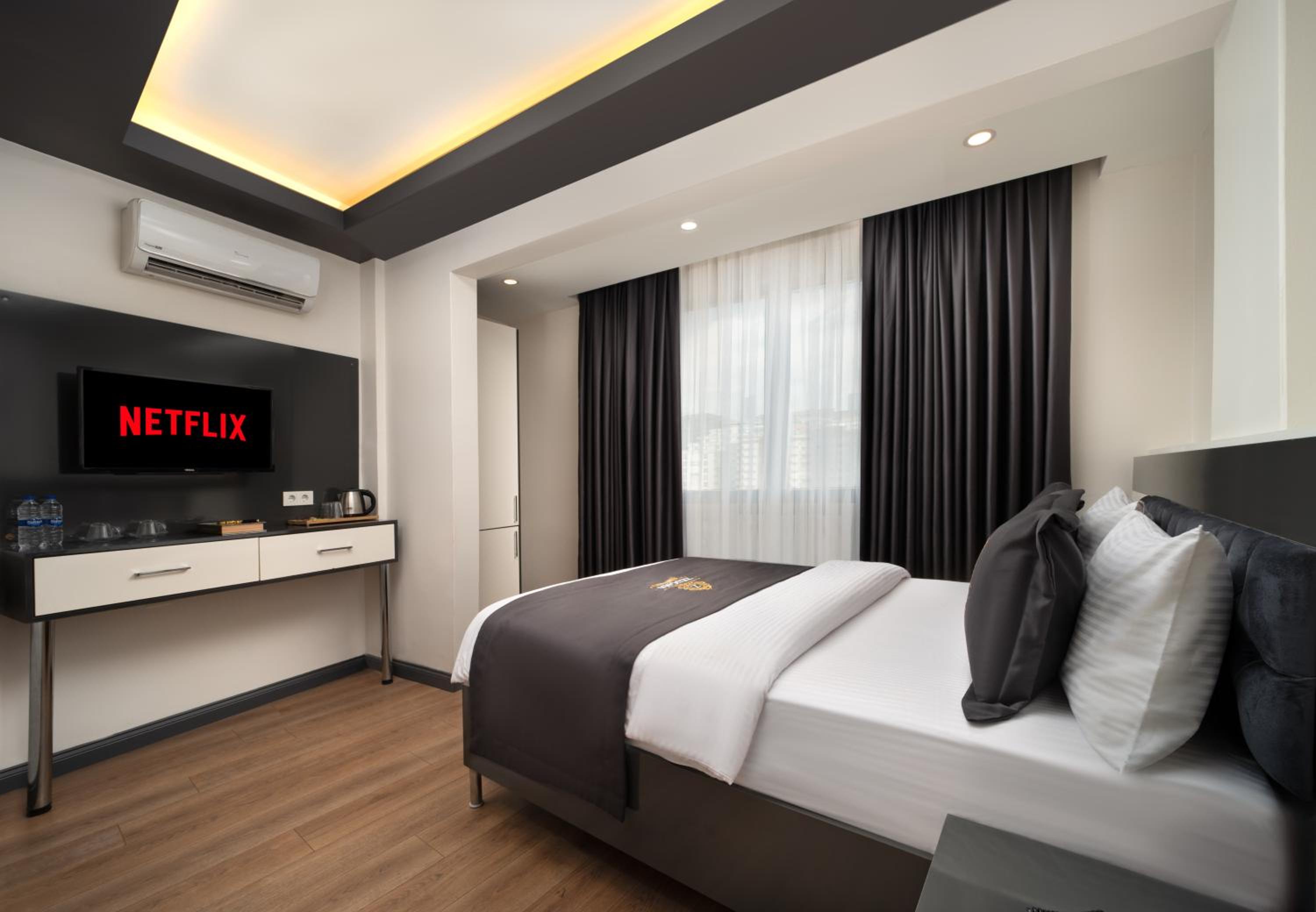 Deluxe Junior Suite photo 3