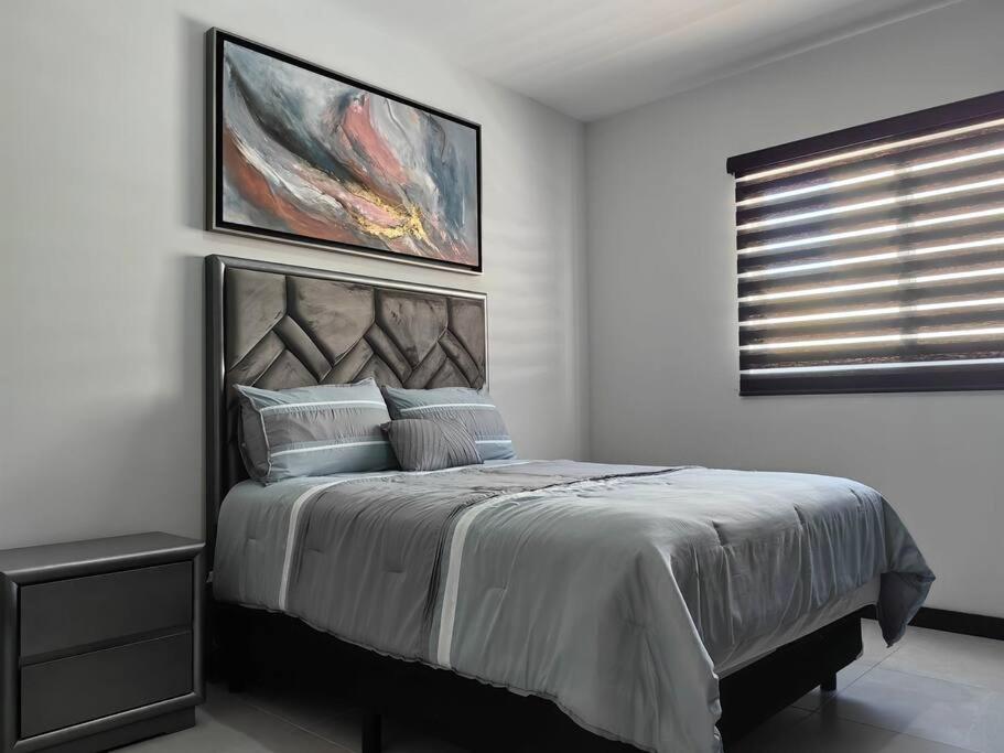 Three-Bedroom House photo 3
