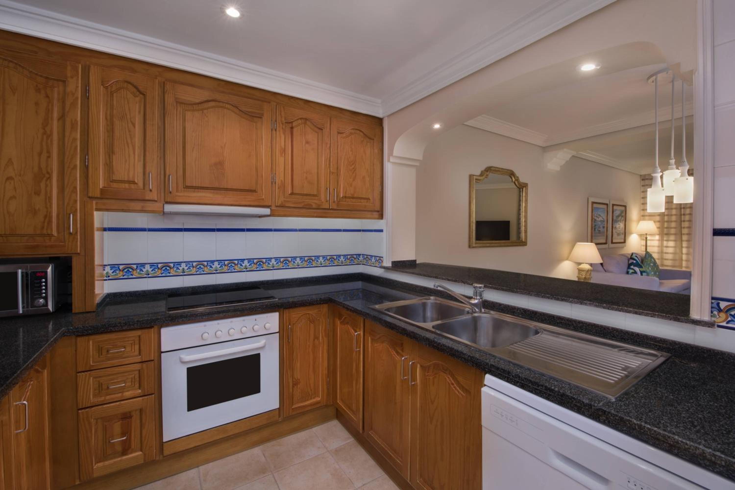 Two-Bedroom Apartment with Balcony photo 3