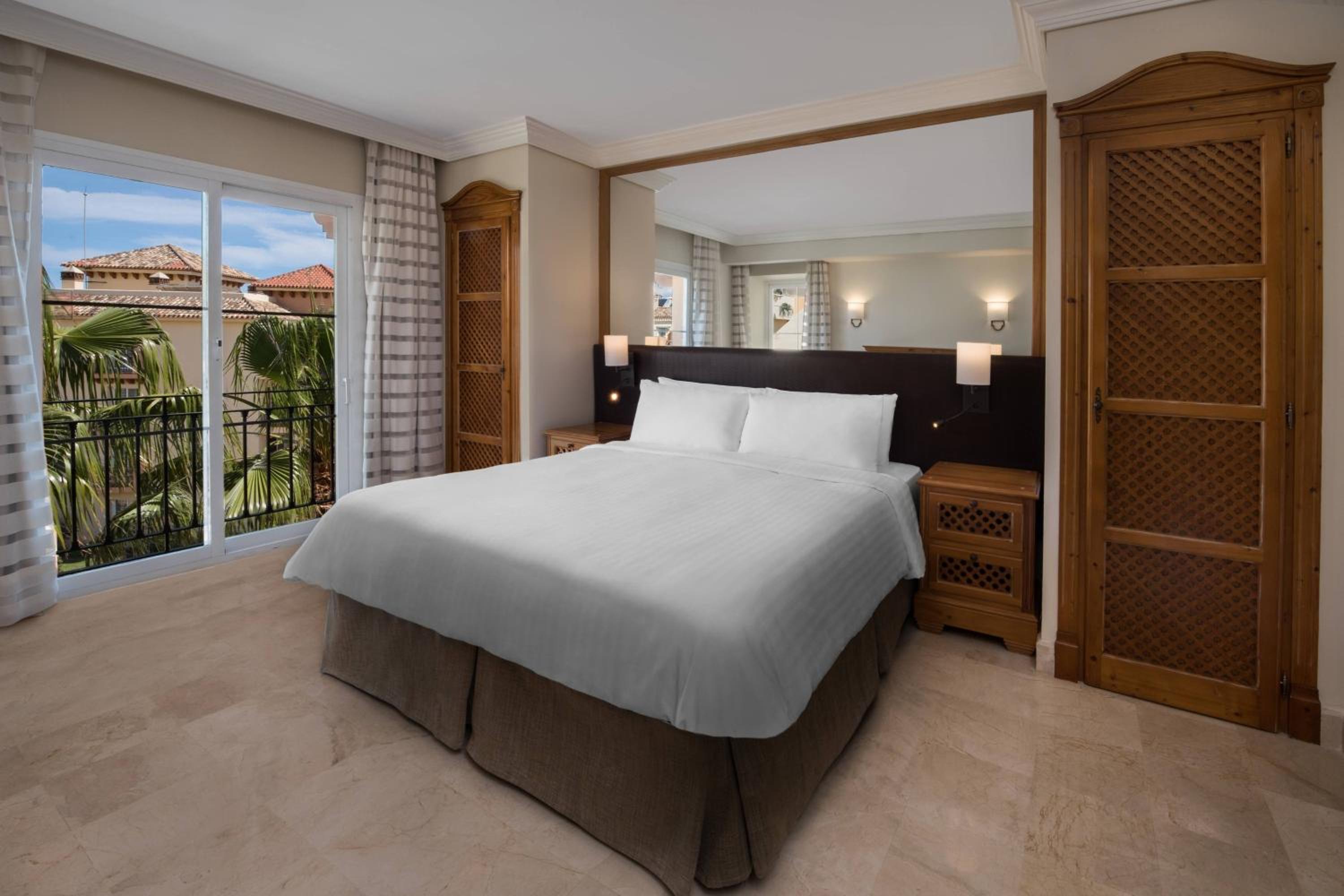 One-Bedroom Apartment with Balcony photo 2