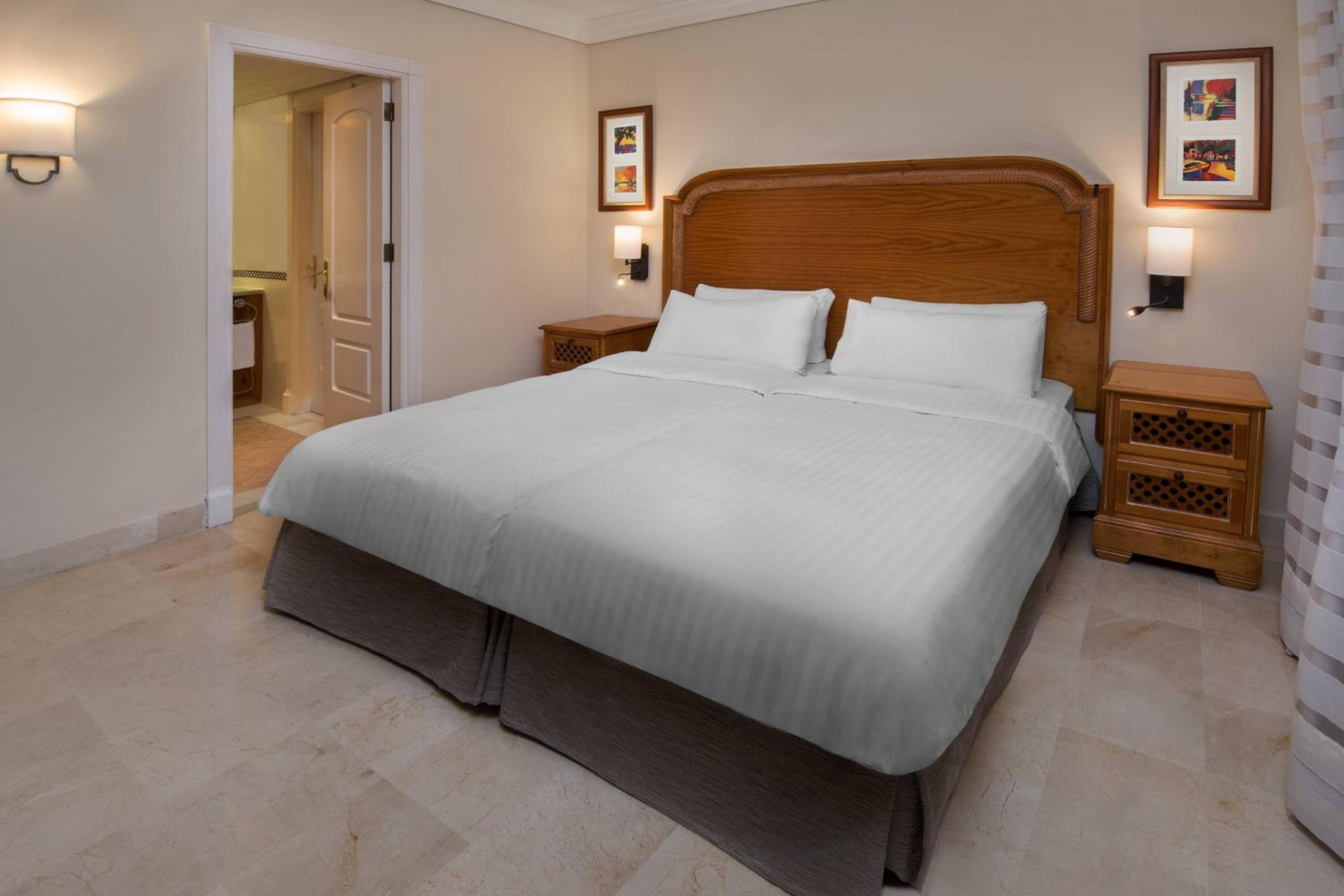 Three-Bedroom Apartment with Balcony photo 3