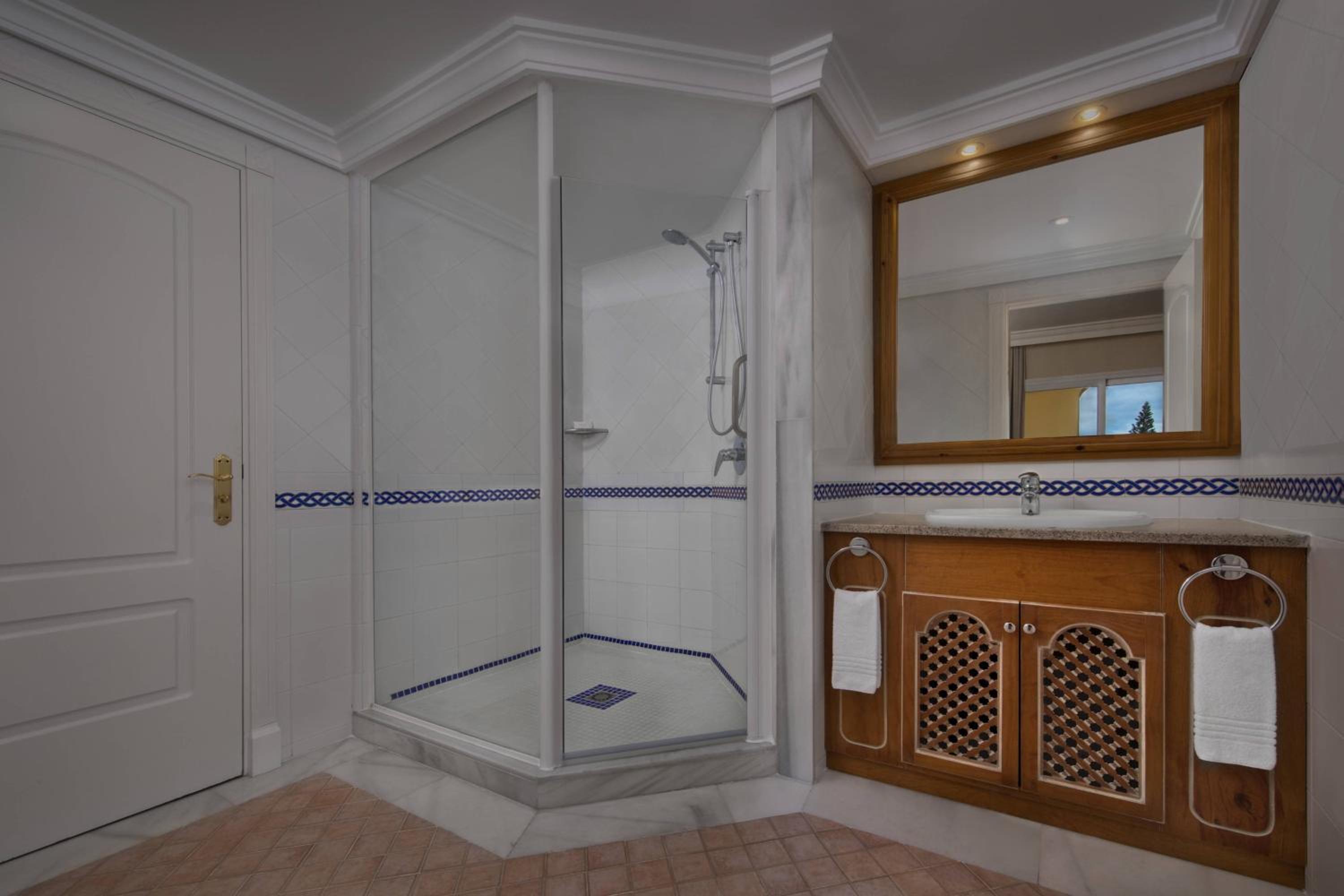 Two-Bedroom Apartment with Balcony photo 2