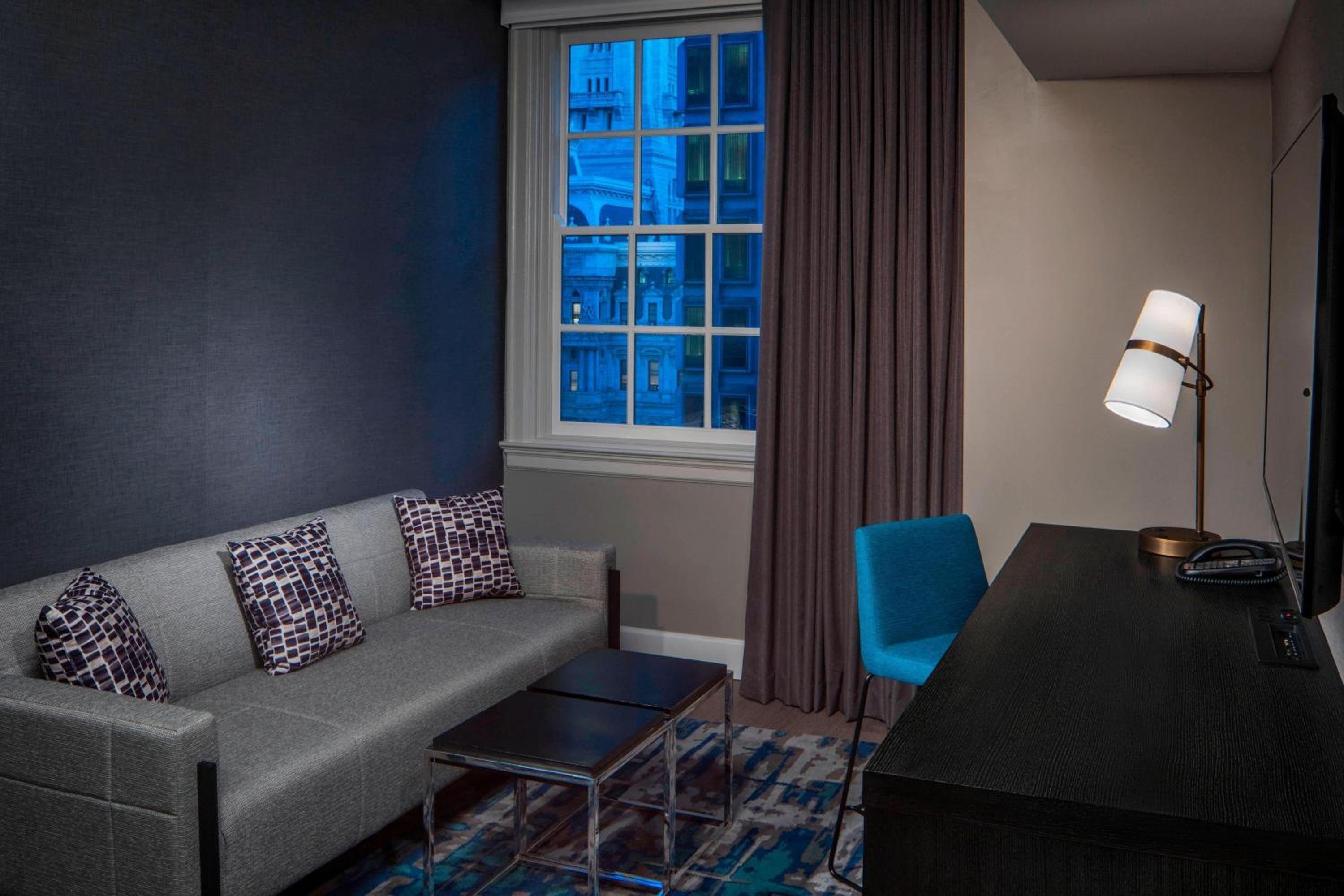 One-Bedroom Suite - Photo 2