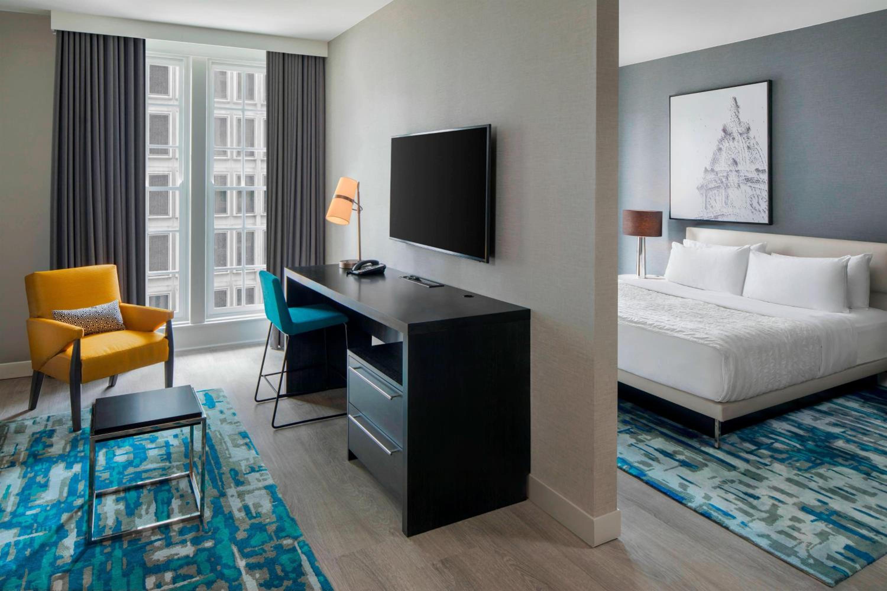 One-Bedroom Suite - Photo 9