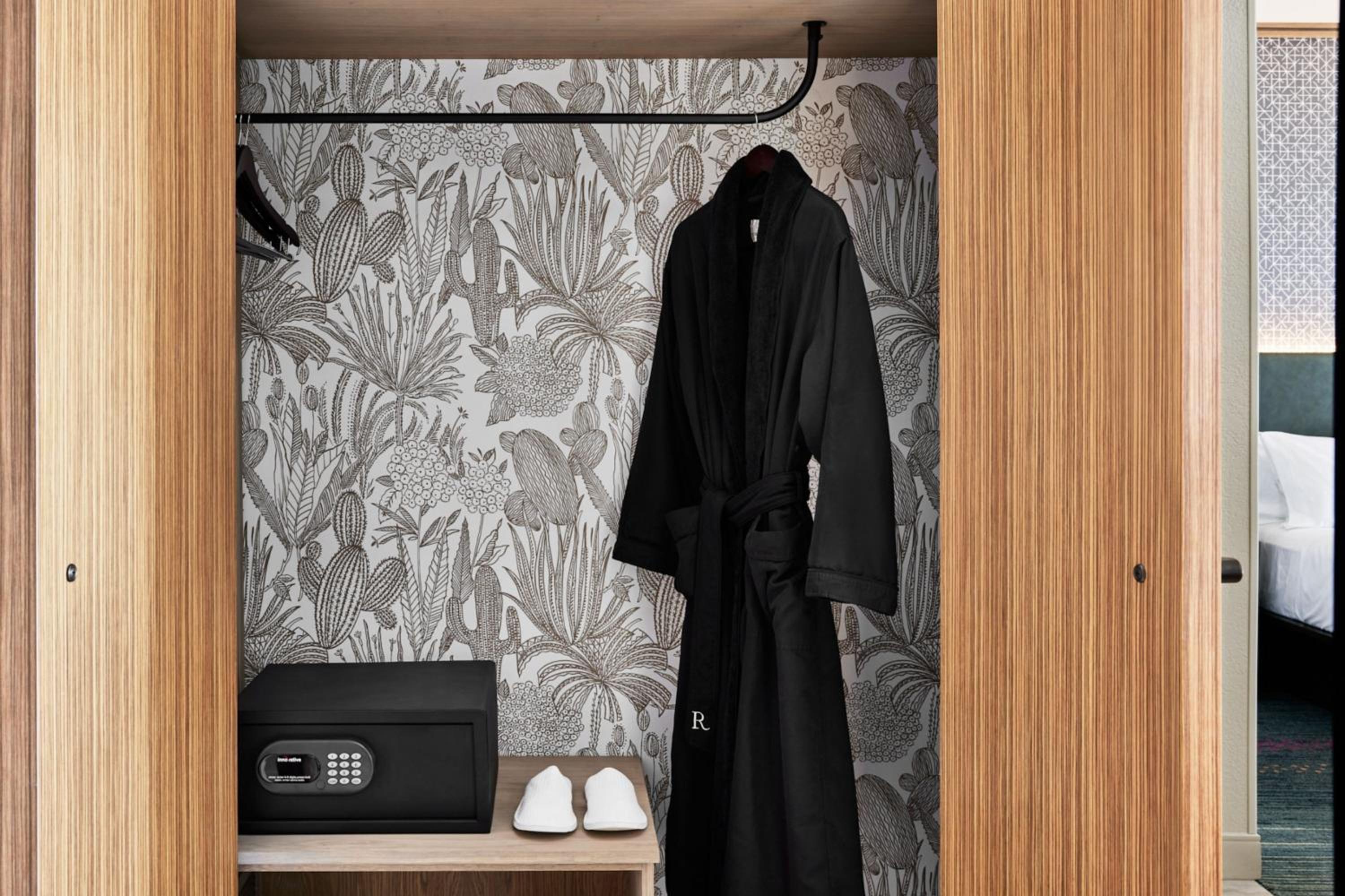 King Suite - Photo 5