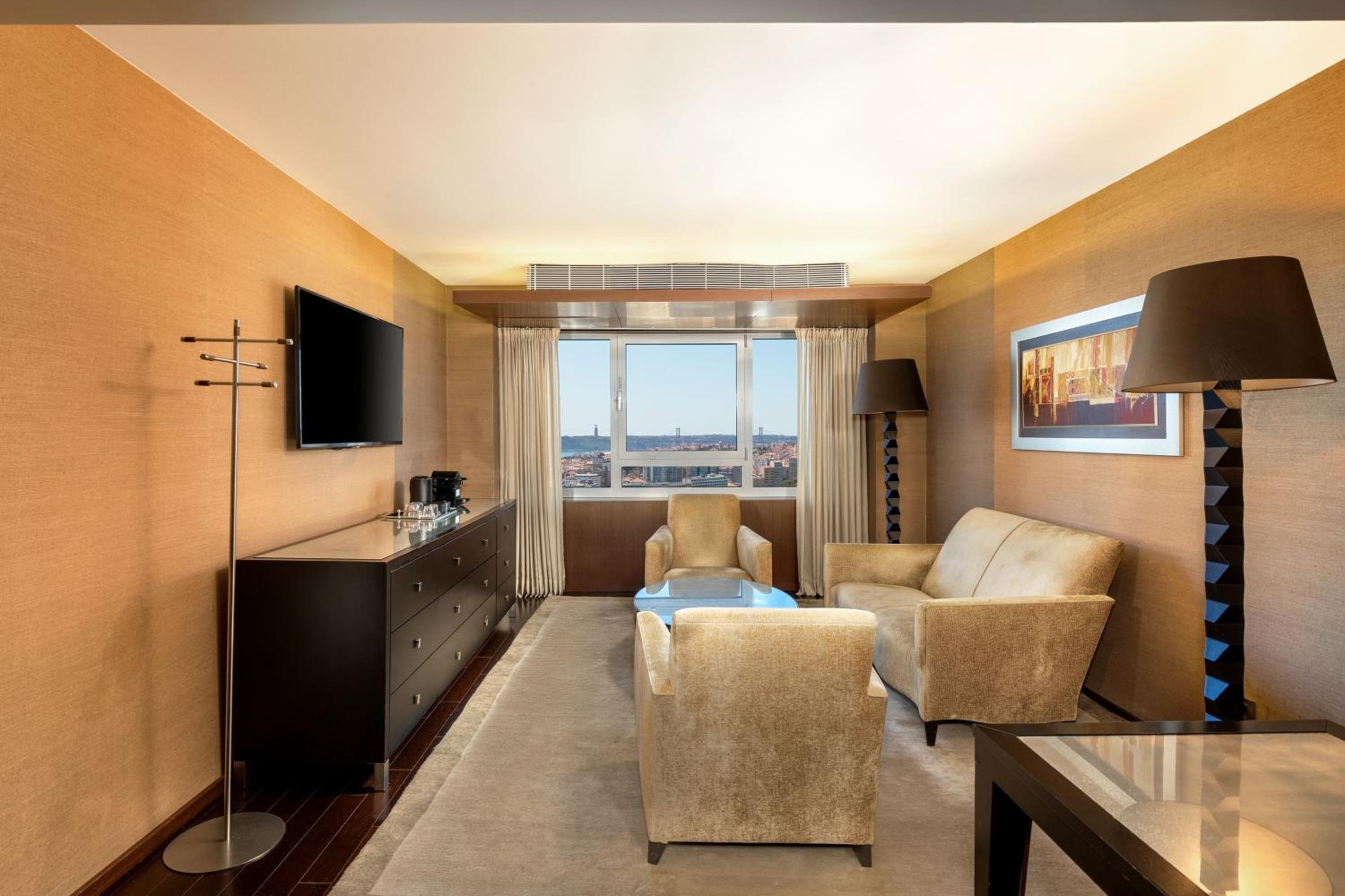 Executive Suite, Club lounge access, 2 Twin/Single Bed(s) - Photo 6