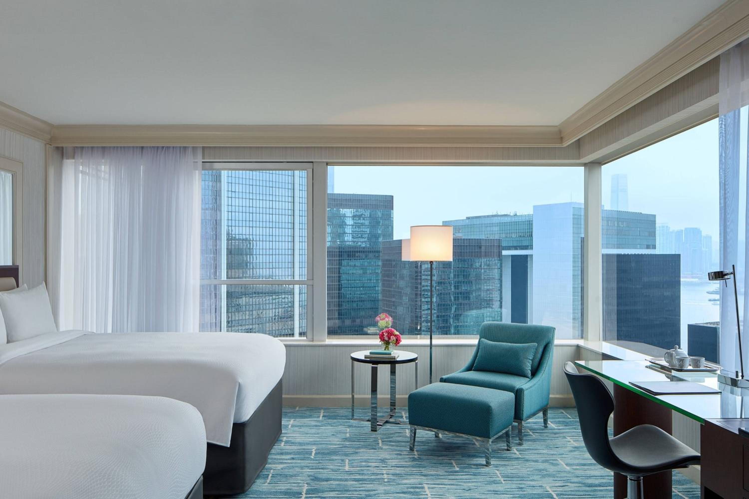 Hong Kong Suite with Two Double Beds and Executive Lounge Access thumbnail 5