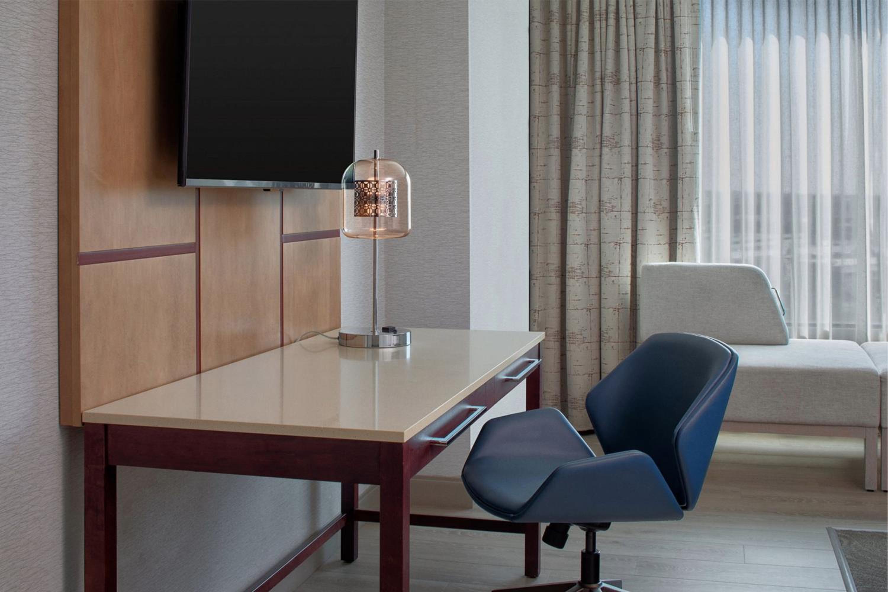 Deluxe King Room - Photo 3