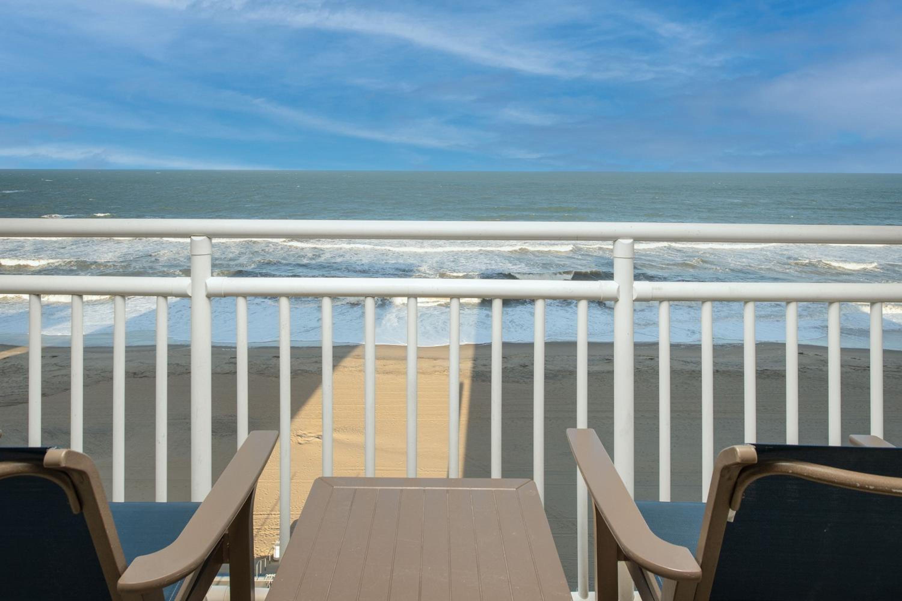 Queen Room with Two Queen Beds - Ocean Front - Photo 7