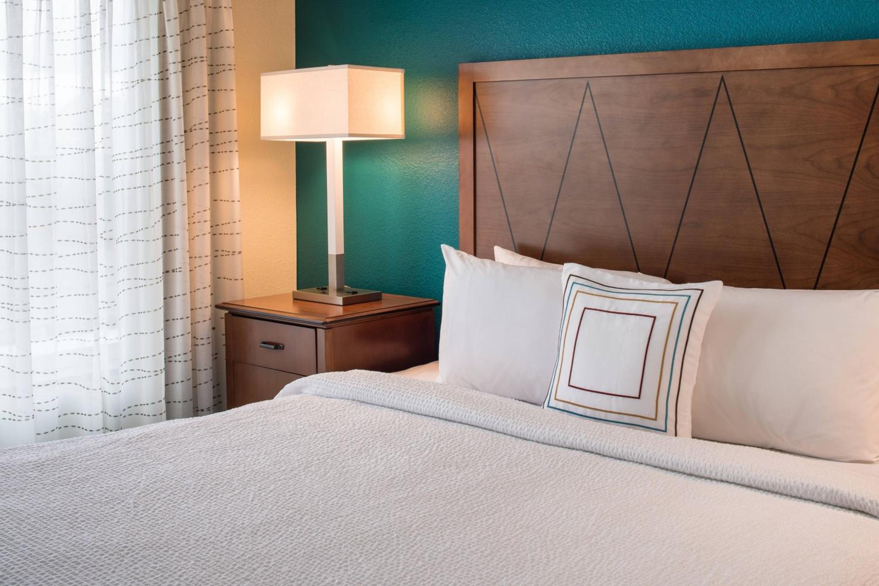 One-Bedroom King Suite with Sofa Bed - Photo 2