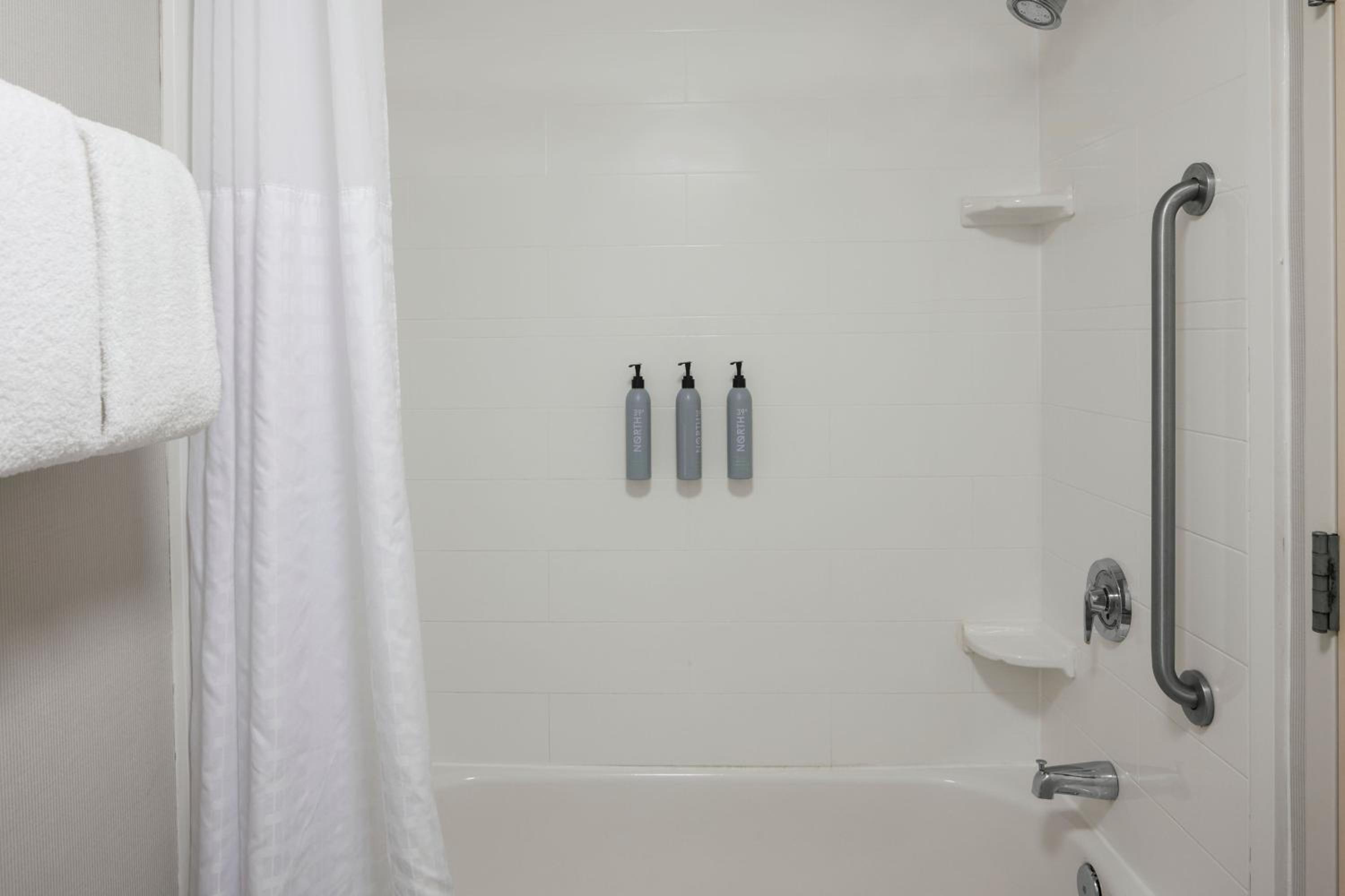 Superior King Room with Tub - Mobility and Hearing Accessible